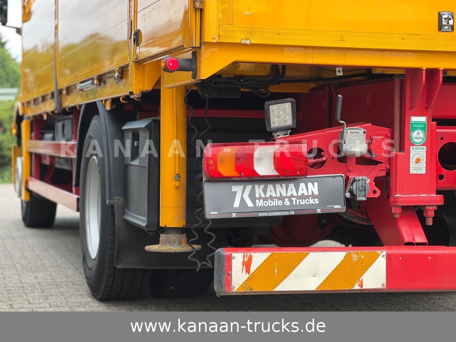 Fahrzeugabbildung Mercedes-Benz 1845 Antos 4x2 Baustoffkran Palfinger 21001L