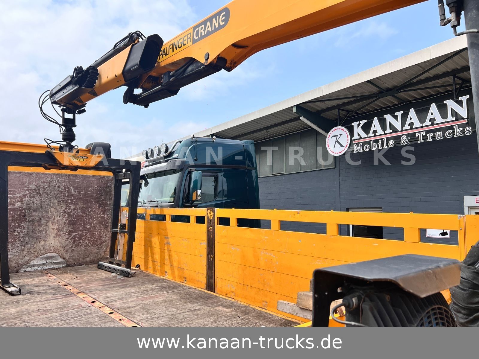 Fahrzeugabbildung Mercedes-Benz 1845 Antos 4x2 Baustoffkran Palfinger 21001L