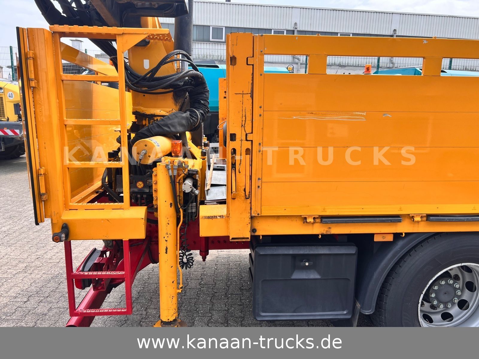 Fahrzeugabbildung Mercedes-Benz 1845 Antos 4x2 Baustoffkran Palfinger 21001L