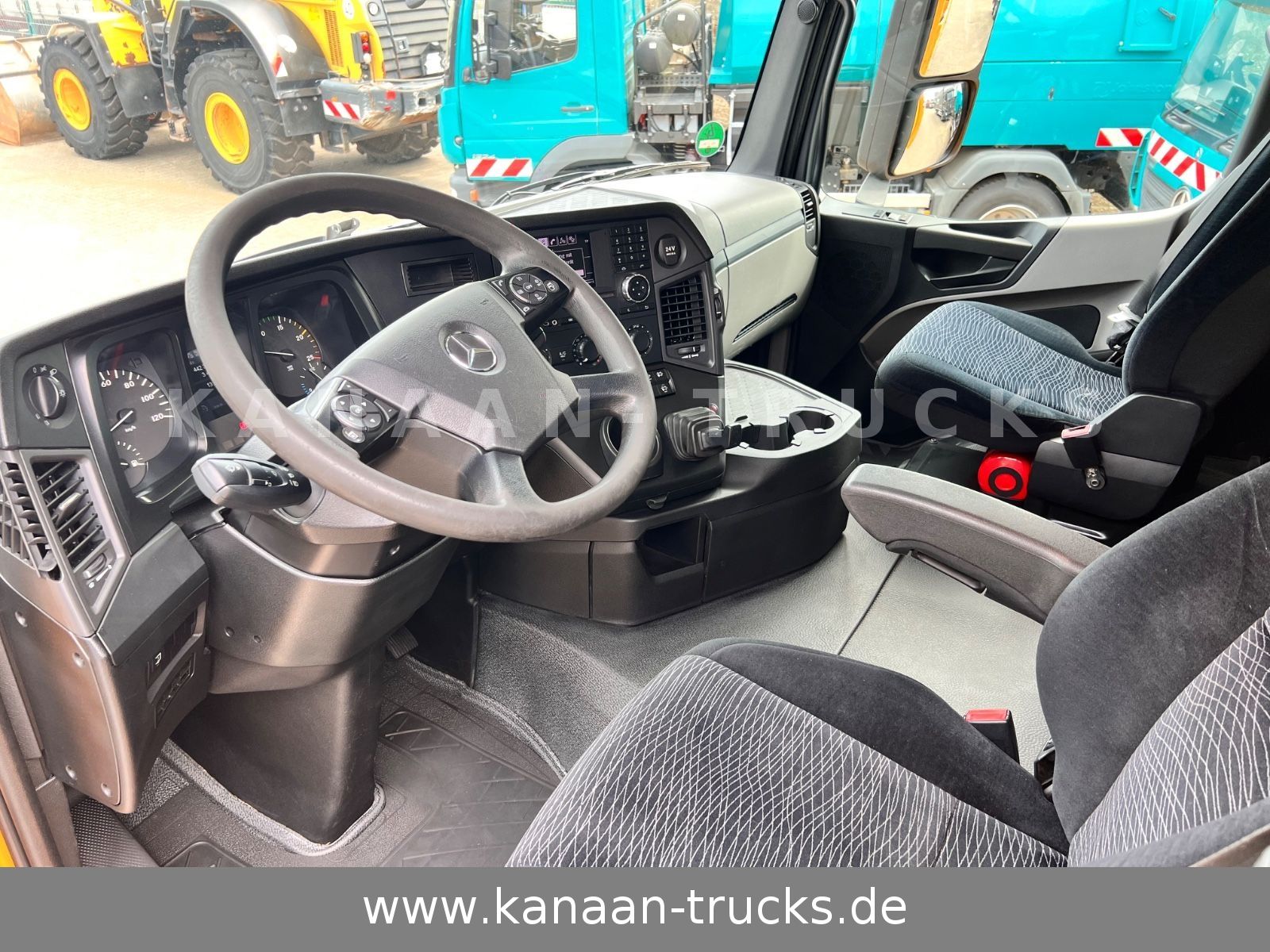 Fahrzeugabbildung Mercedes-Benz 1845 Antos 4x2 Baustoffkran Palfinger 21001L