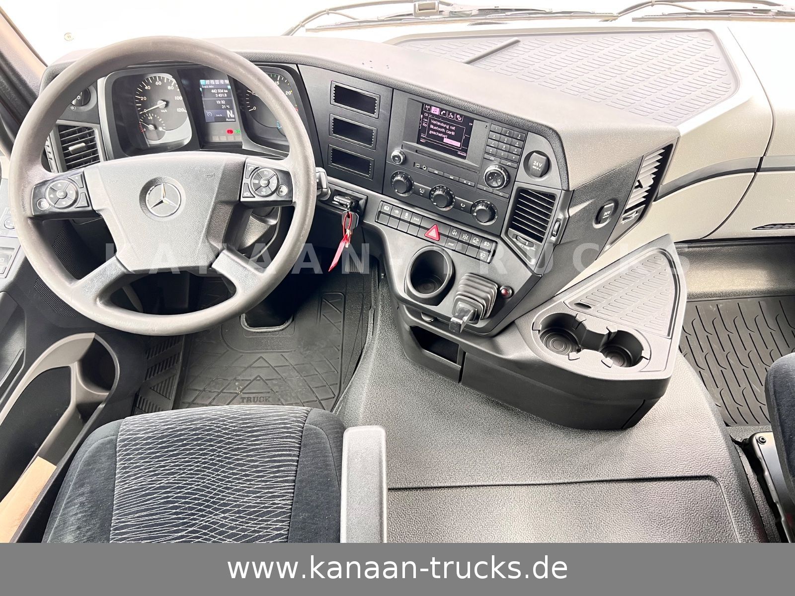 Fahrzeugabbildung Mercedes-Benz 1845 Antos 4x2 Baustoffkran Palfinger 21001L