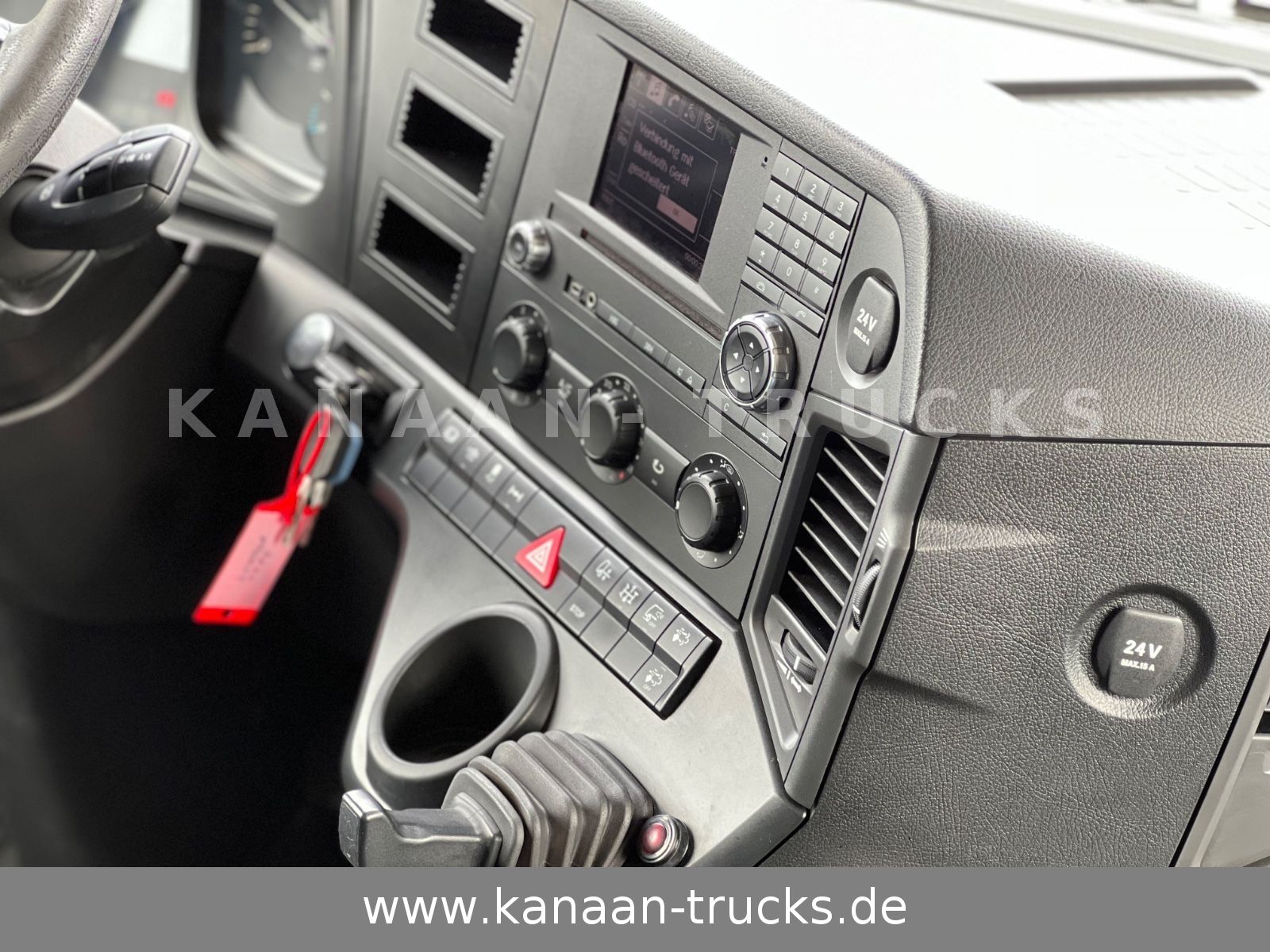 Fahrzeugabbildung Mercedes-Benz 1845 Antos 4x2 Baustoffkran Palfinger 21001L