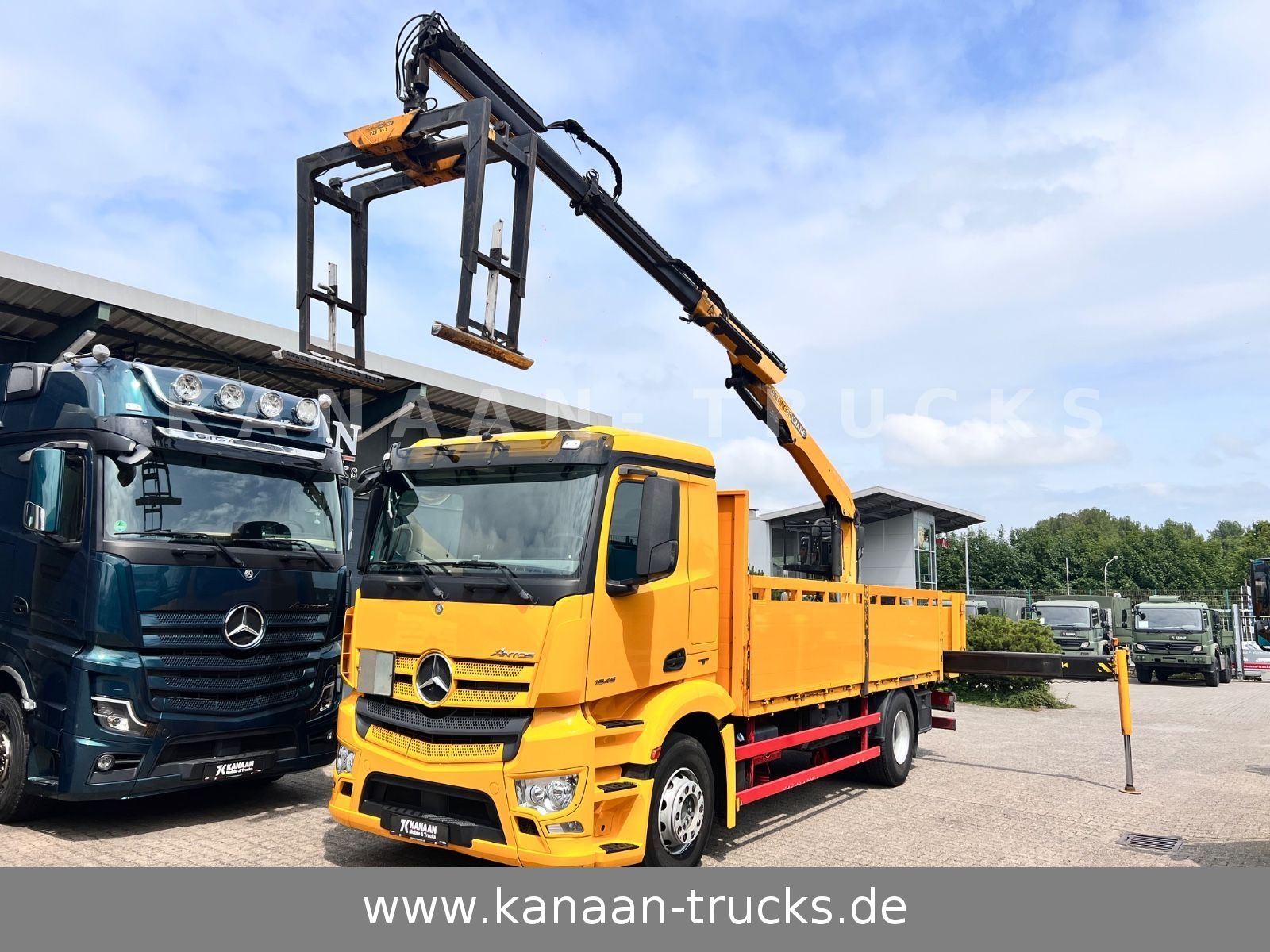 Fahrzeugabbildung Mercedes-Benz 1845 Antos 4x2 Baustoffkran Palfinger 21001L