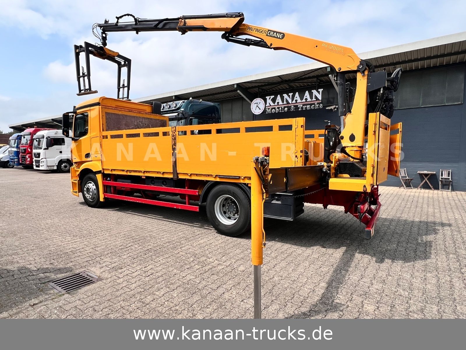 Fahrzeugabbildung Mercedes-Benz 1845 Antos 4x2 Baustoffkran Palfinger 21001L