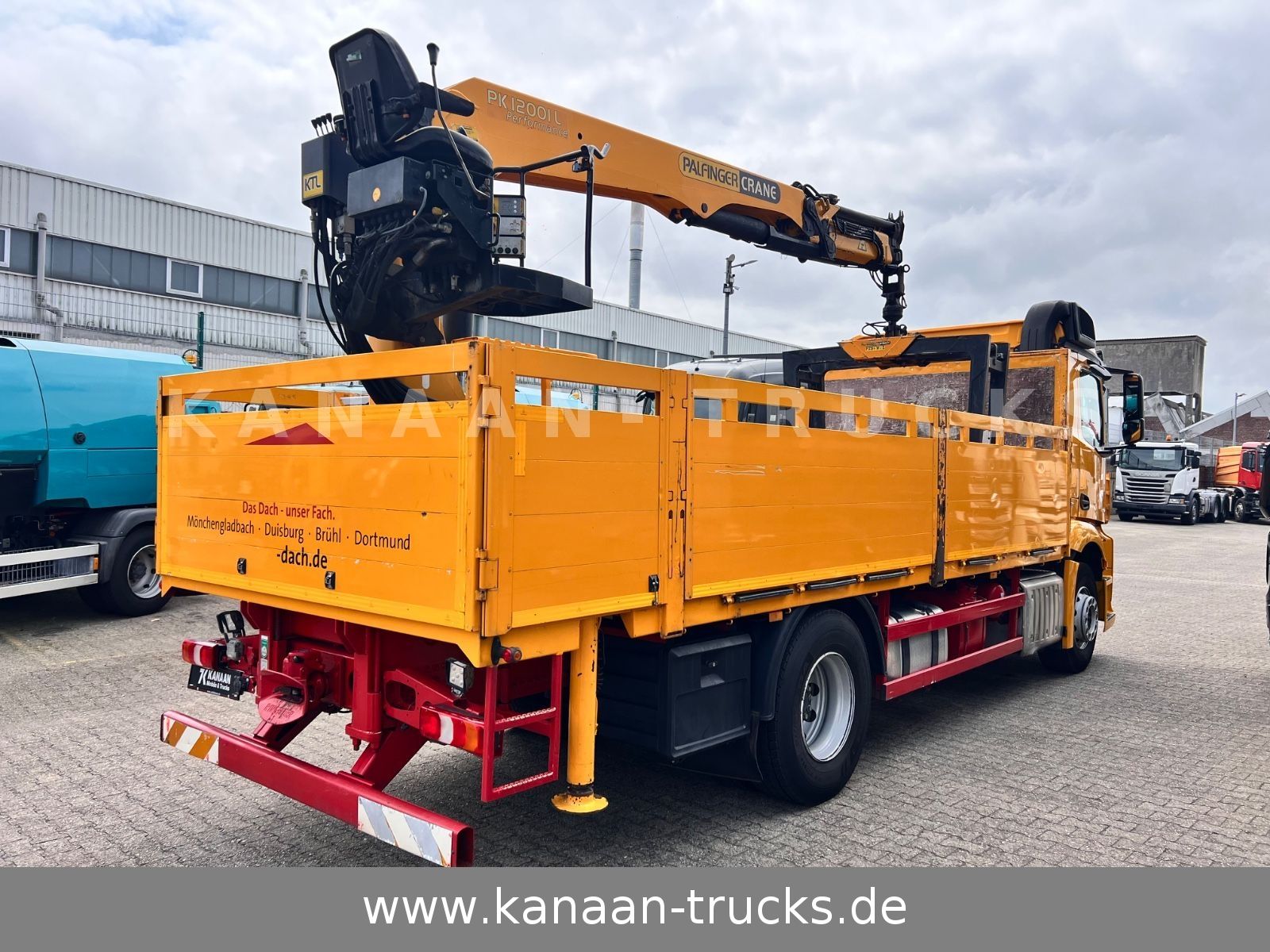 Fahrzeugabbildung Mercedes-Benz 1845 Antos 4x2 Baustoffkran Palfinger 21001L