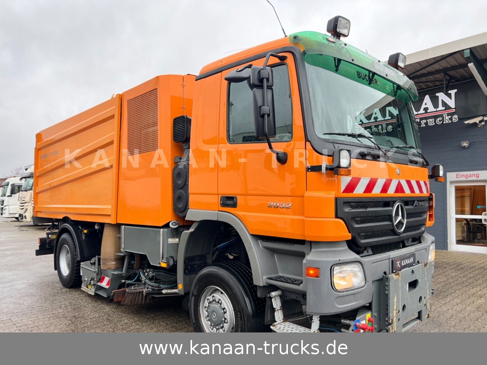 Fahrzeugabbildung Mercedes-Benz 2032 Actros 4x4 Bucher STKF 9500 AIRPORT KLIMA