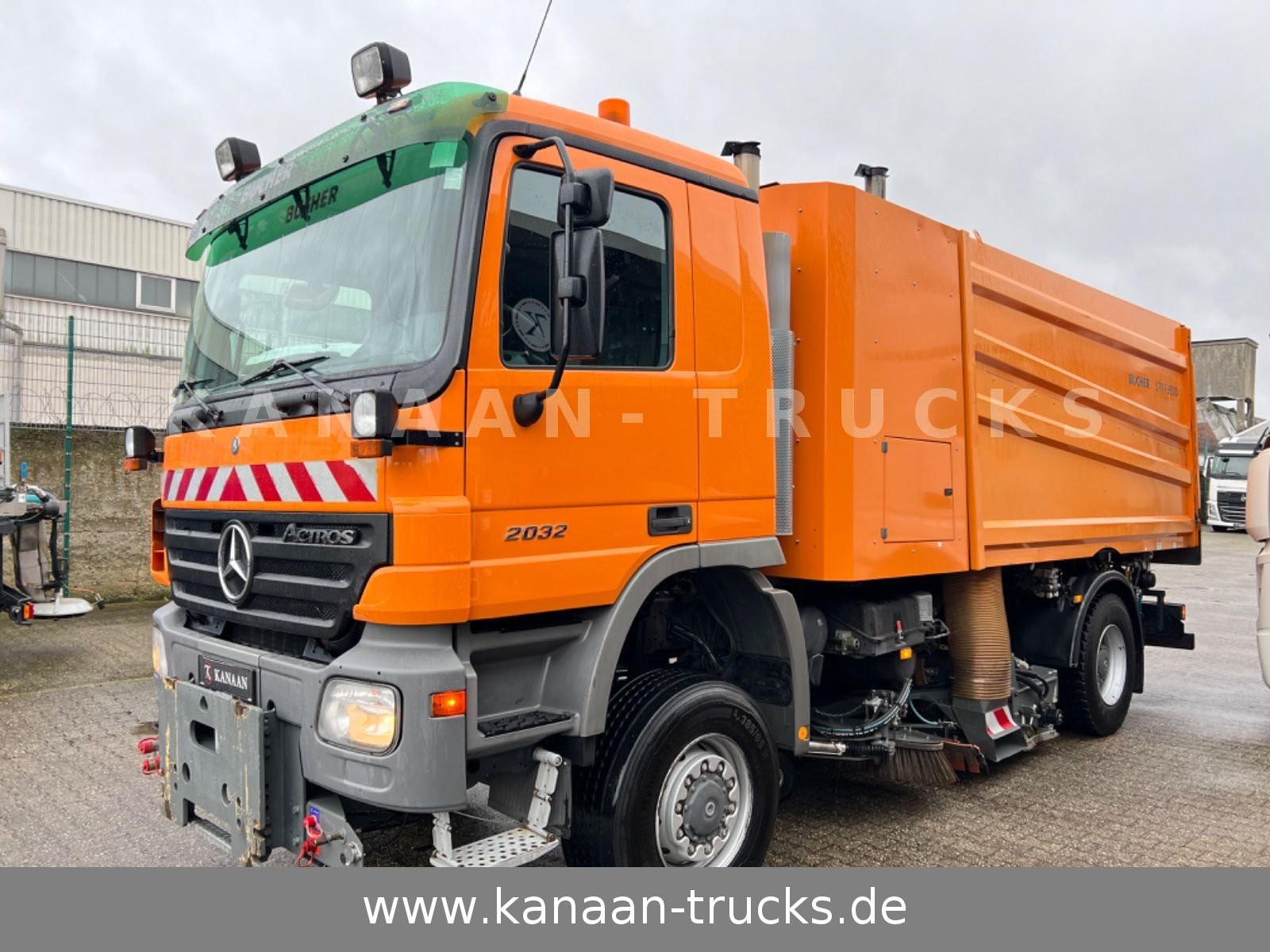 Fahrzeugabbildung Mercedes-Benz 2032 Actros 4x4 Bucher STKF 9500 AIRPORT KLIMA