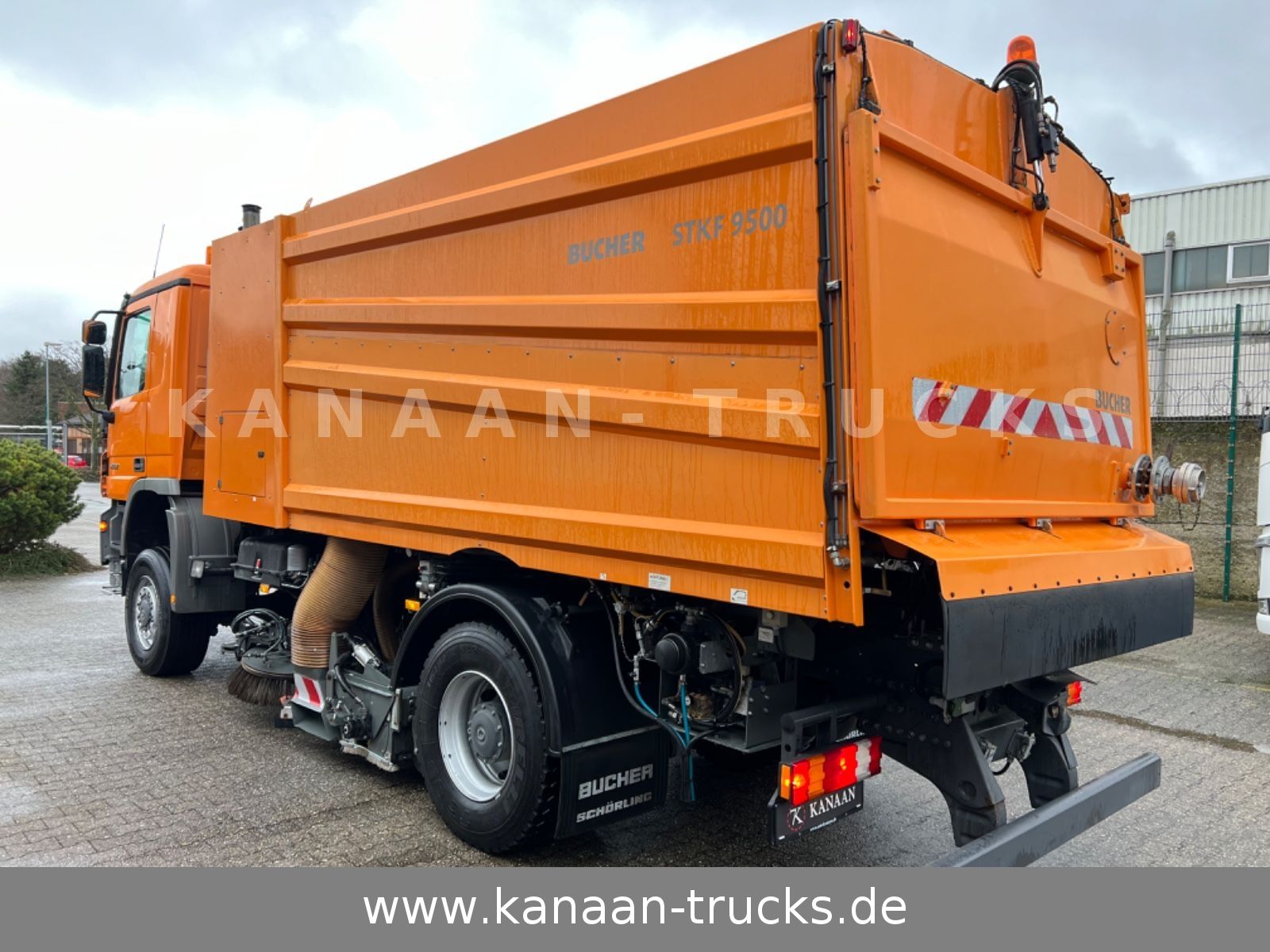 Fahrzeugabbildung Mercedes-Benz 2032 Actros 4x4 Bucher STKF 9500 AIRPORT KLIMA