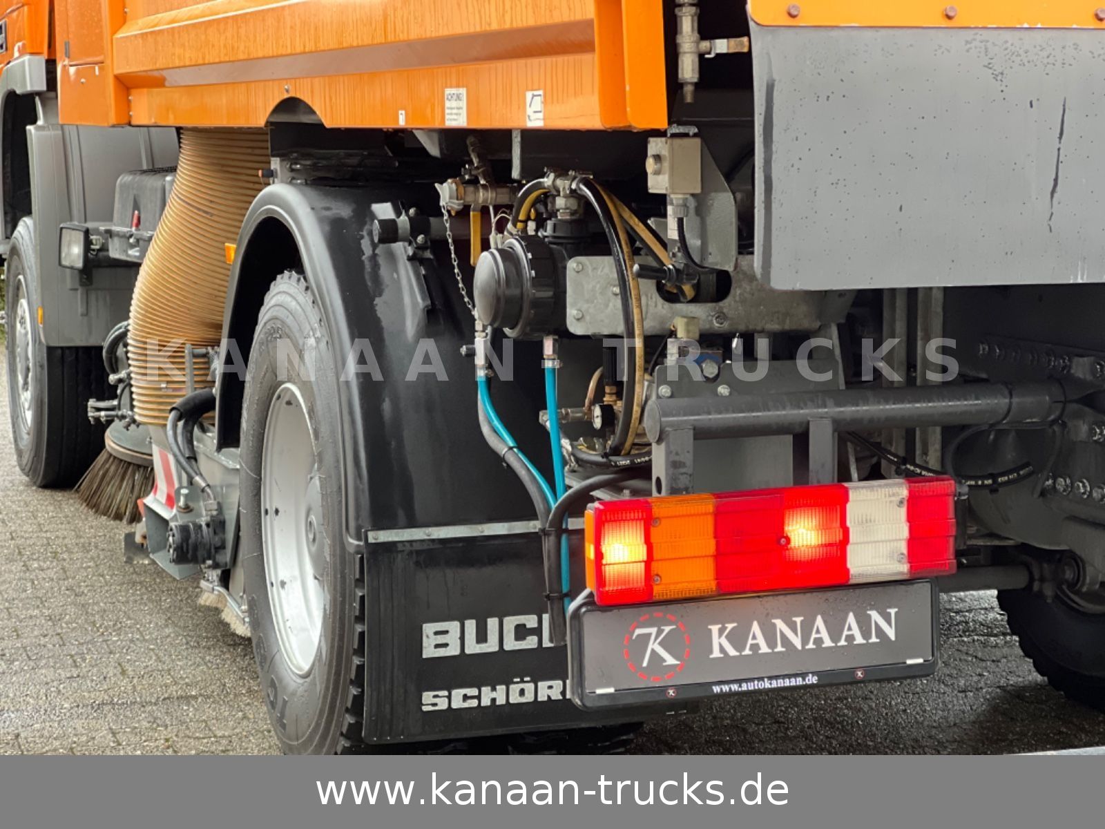 Fahrzeugabbildung Mercedes-Benz 2032 Actros 4x4 Bucher STKF 9500 AIRPORT KLIMA