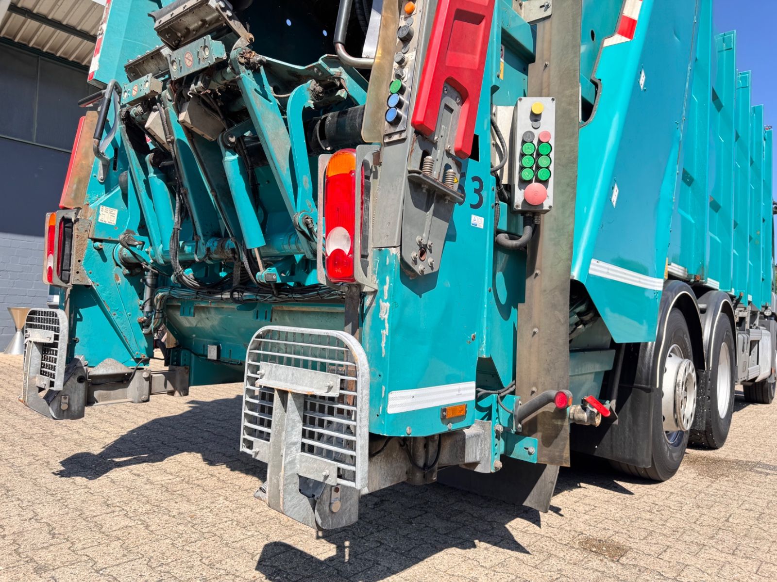 Fahrzeugabbildung Mercedes-Benz 2533 Antos Müllwagen Zöller ATM bei 90Tkm