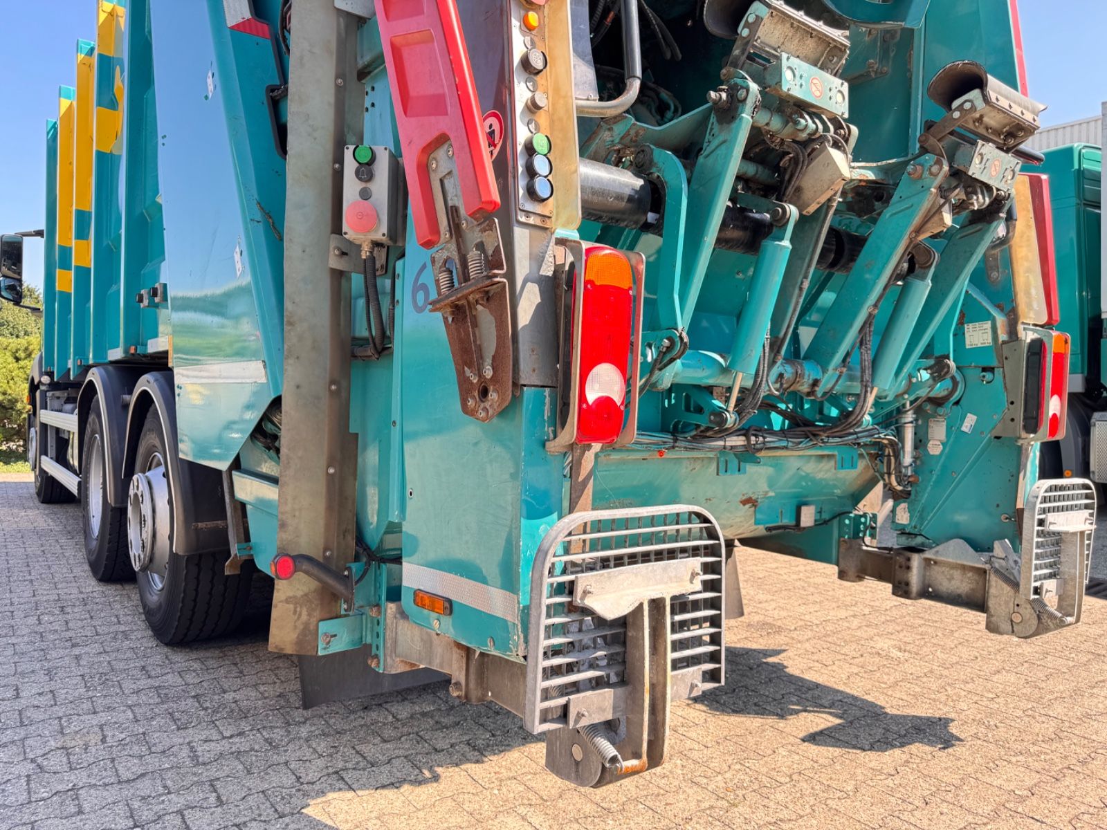 Fahrzeugabbildung Mercedes-Benz 2533 Antos Müllwagen Zöller ATM bei 90Tkm