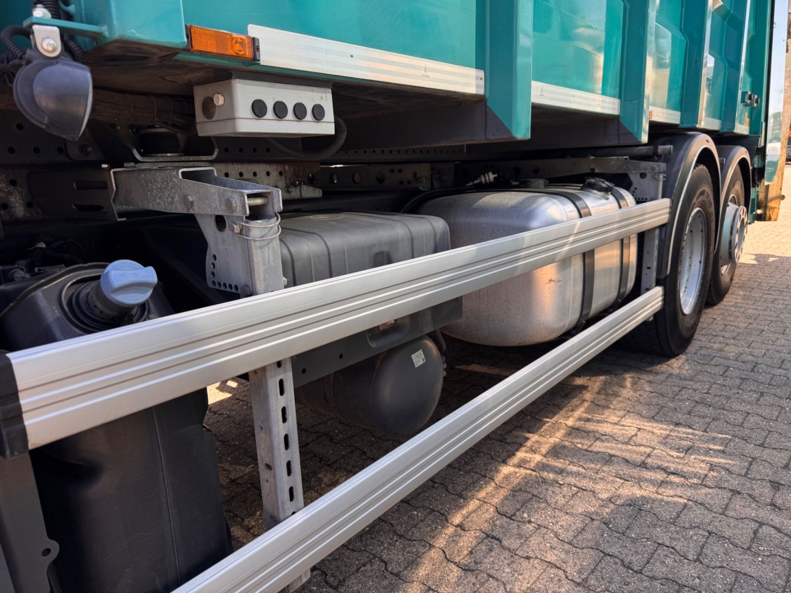 Fahrzeugabbildung Mercedes-Benz 2533 Antos Müllwagen Zöller ATM bei 90Tkm