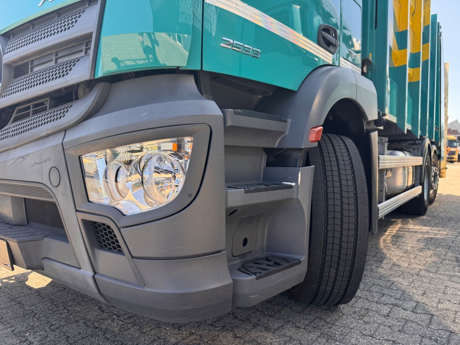 Fahrzeugabbildung Mercedes-Benz 2533 Antos Müllwagen Zöller ATM bei 90Tkm