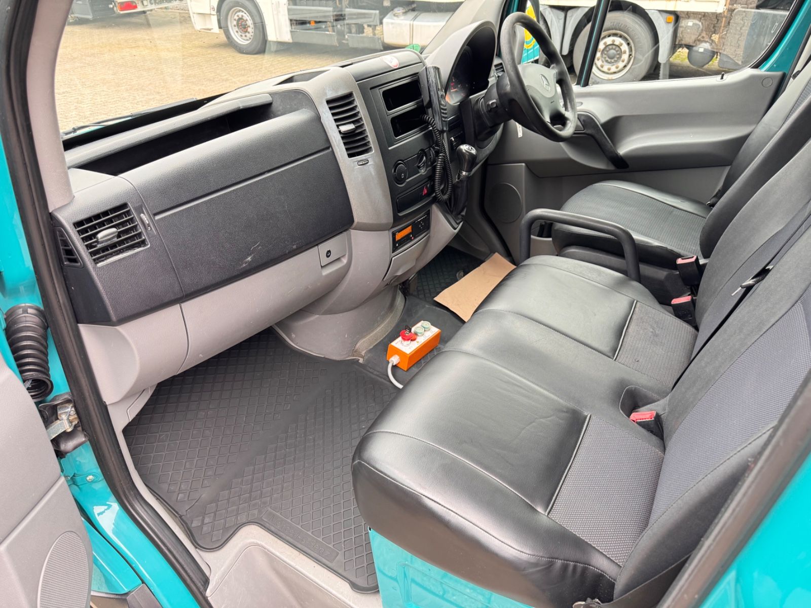 Fahrzeugabbildung Mercedes-Benz 313 CDI Sprinter II Bertsche Müllwagen Tafel