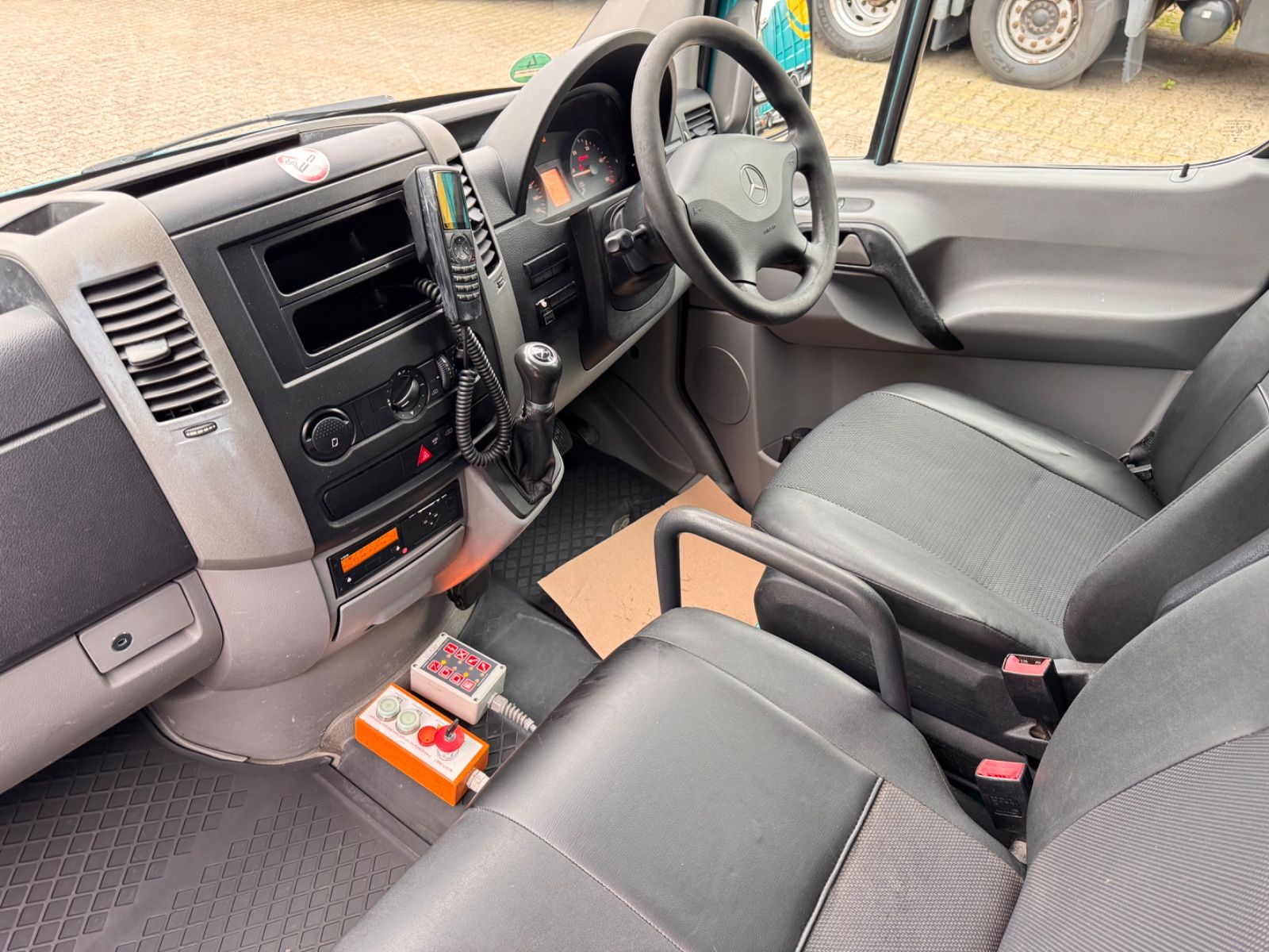 Fahrzeugabbildung Mercedes-Benz 313 CDI Sprinter II Bertsche Müllwagen Tafel