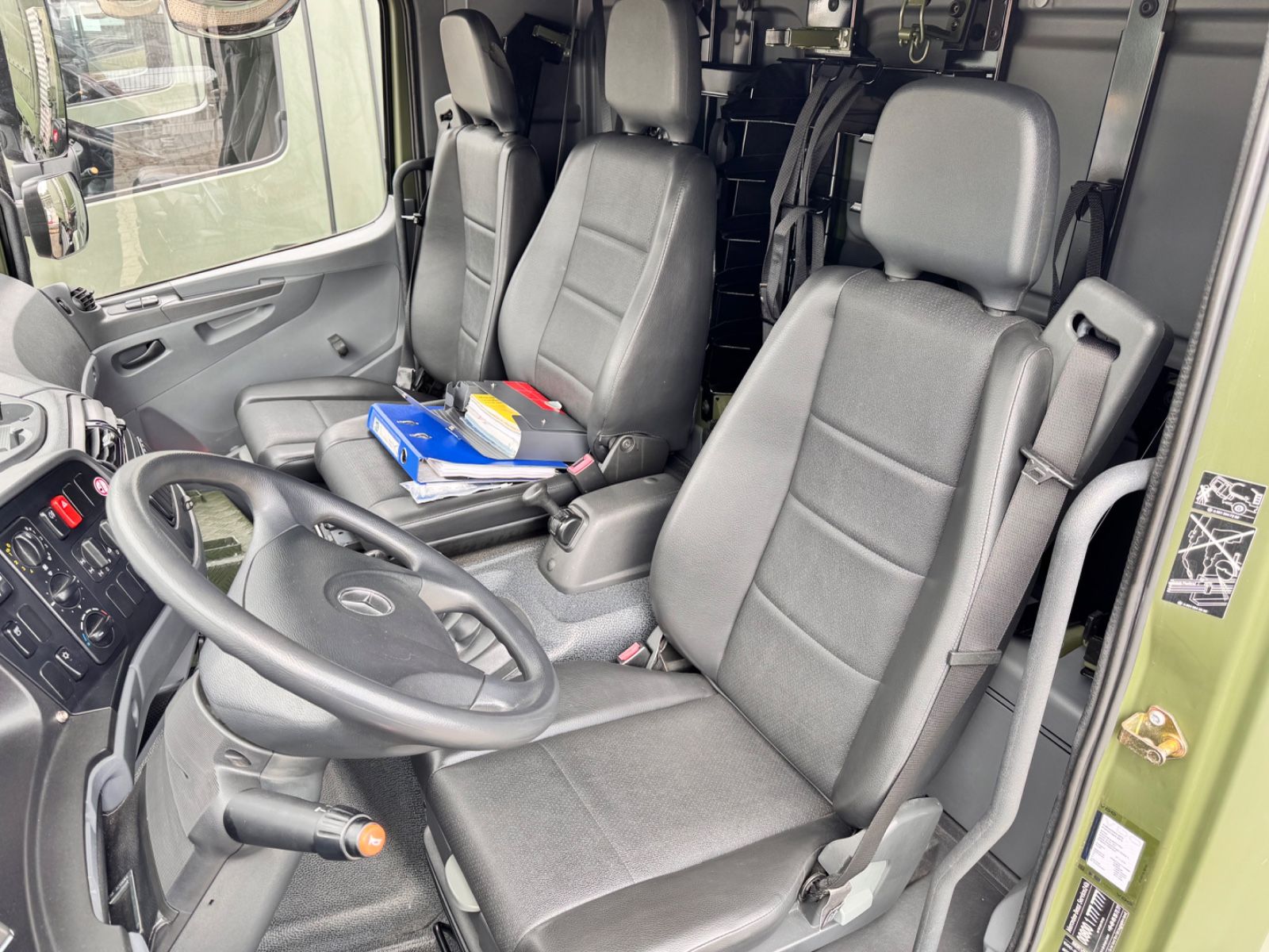 Fahrzeugabbildung Mercedes-Benz 1018 Atego 4x4 Allrad Miltär Camper