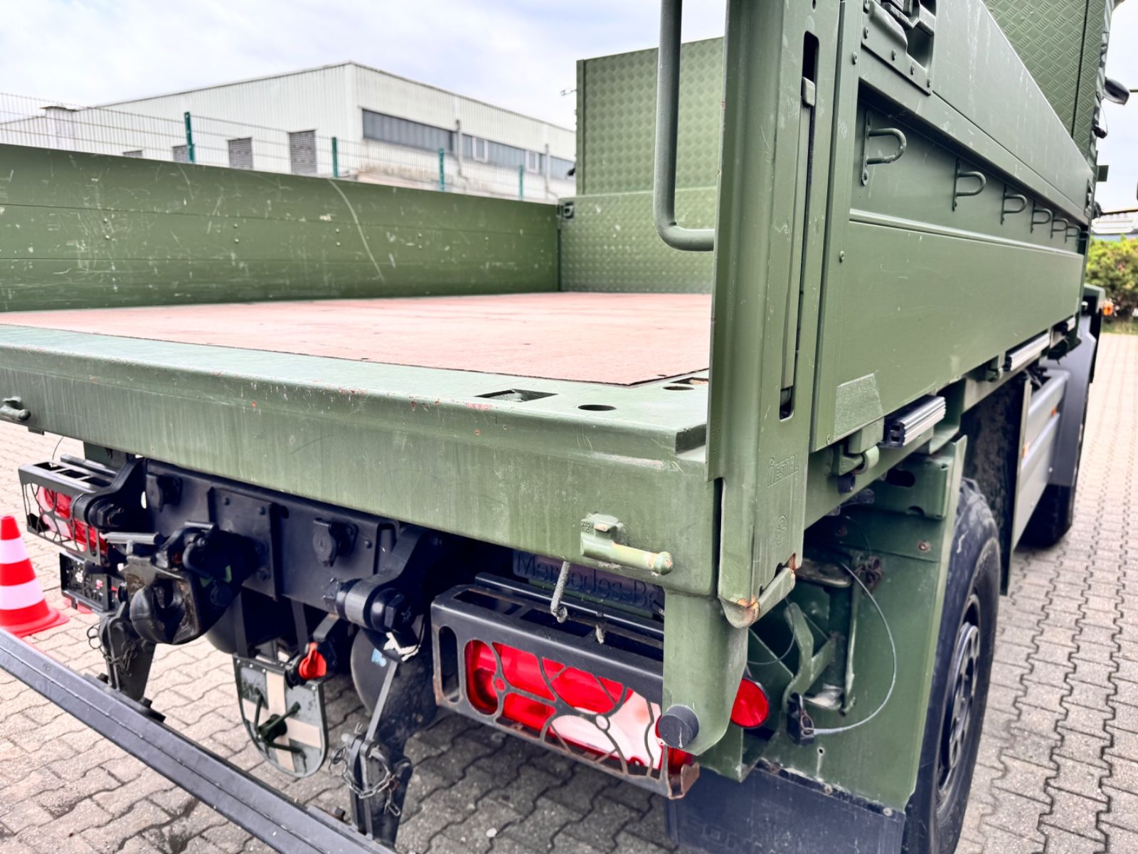 Fahrzeugabbildung Mercedes-Benz 1018 Atego 4x4 Allrad Miltär Camper