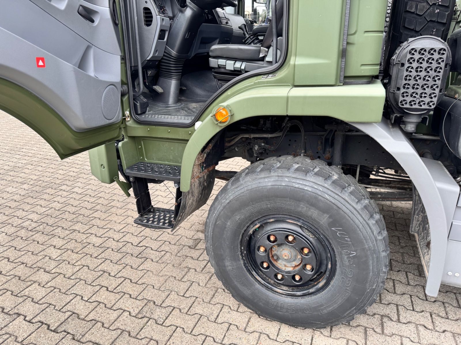 Fahrzeugabbildung Mercedes-Benz 1018 Atego 4x4 Allrad Miltär Camper