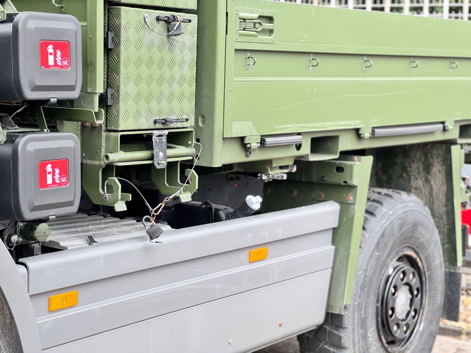 Fahrzeugabbildung Mercedes-Benz 1018 Atego 4x4 Allrad Miltär Camper