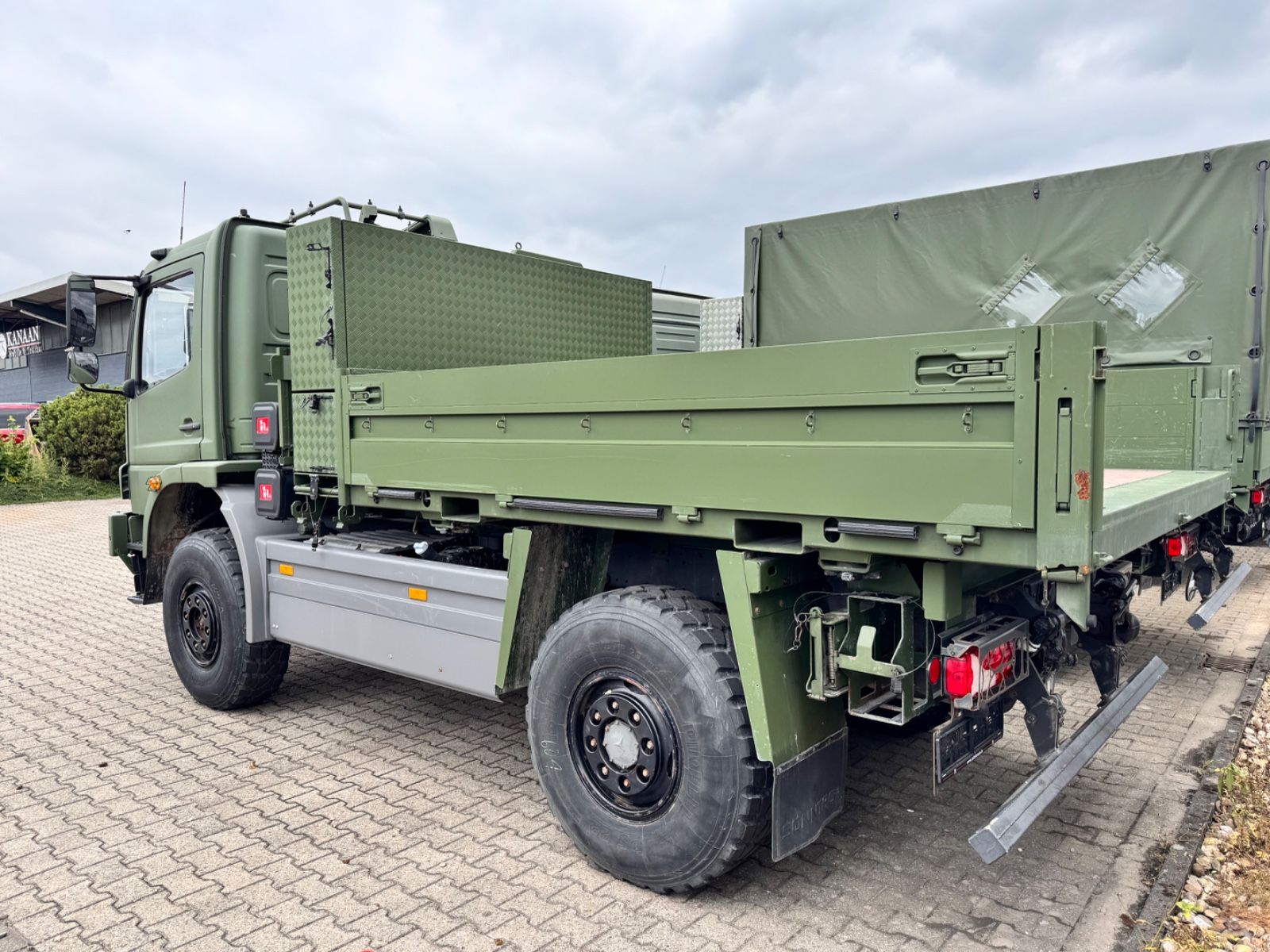 Fahrzeugabbildung Mercedes-Benz 1018 Atego 4x4 Allrad  Miltär Camper Expedition