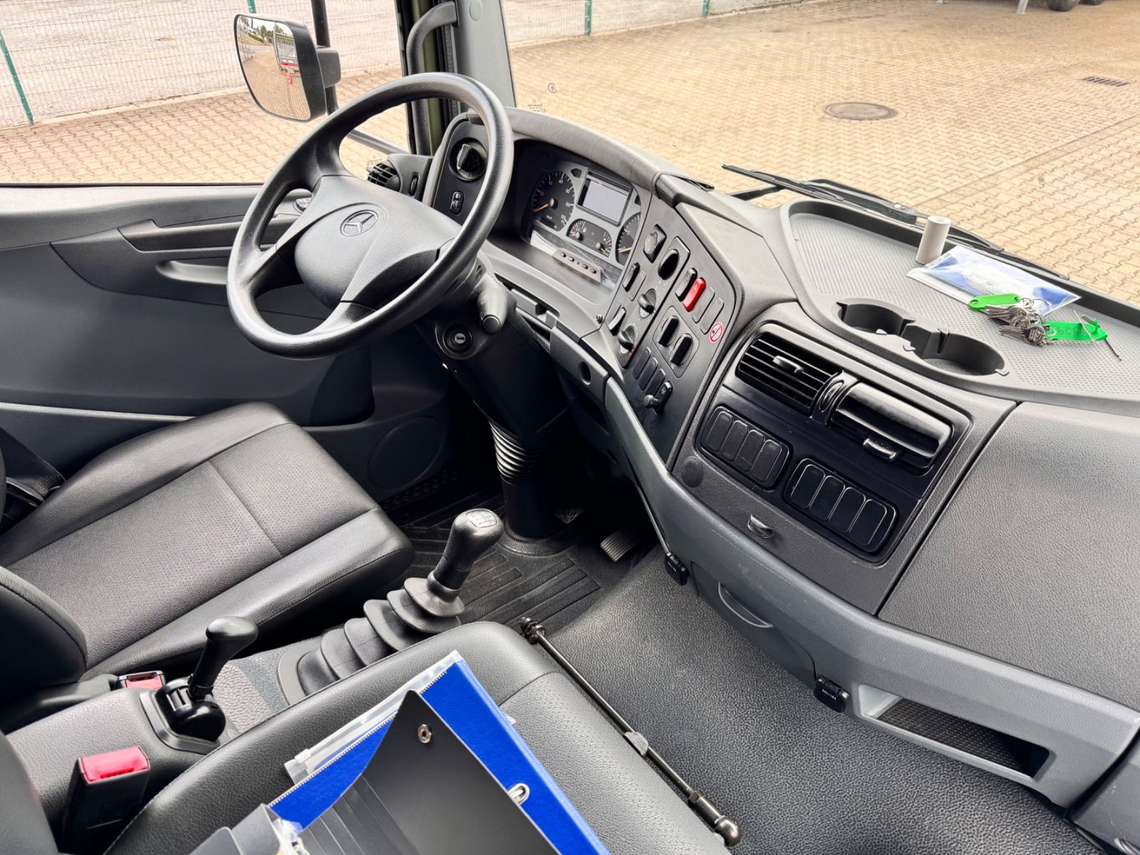 Fahrzeugabbildung Mercedes-Benz 1018 Atego 4x4 Allrad  Miltär Camper Expedition