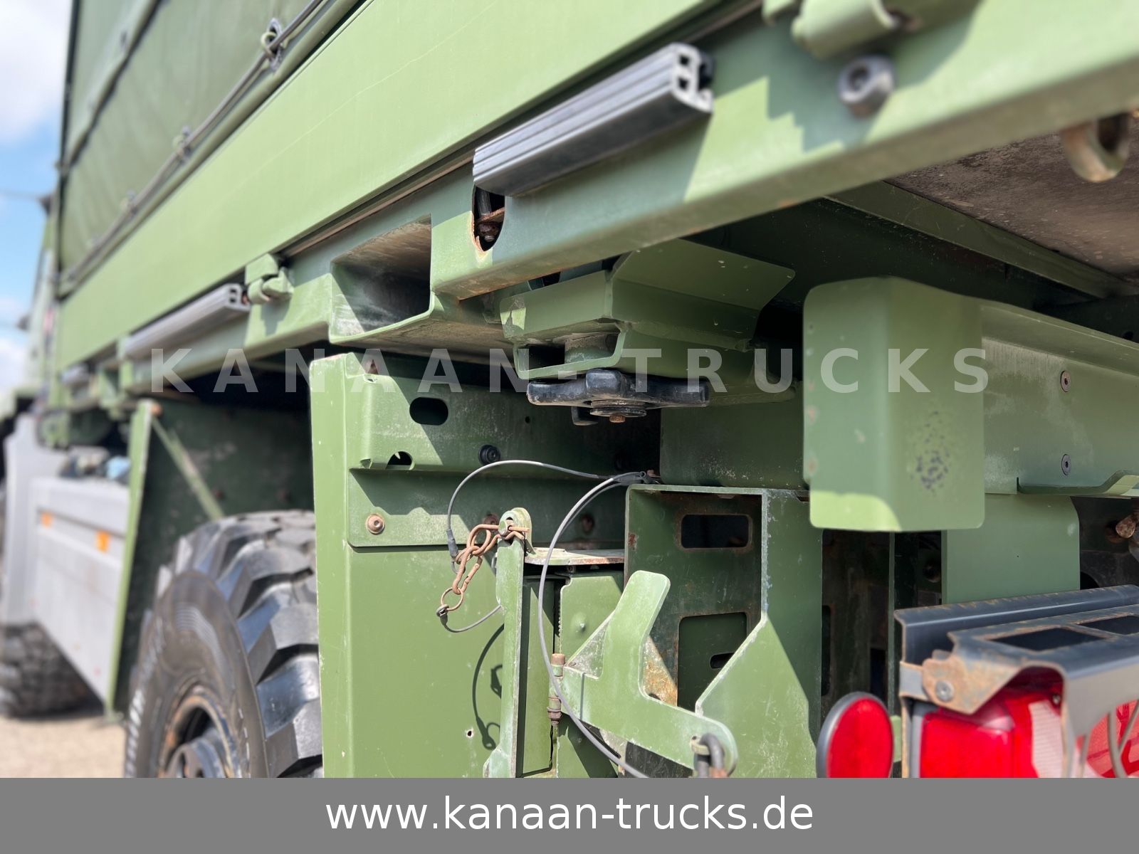 Fahrzeugabbildung Mercedes-Benz 1018 Atego 4x4 Allrad Miltär Camper Expedition