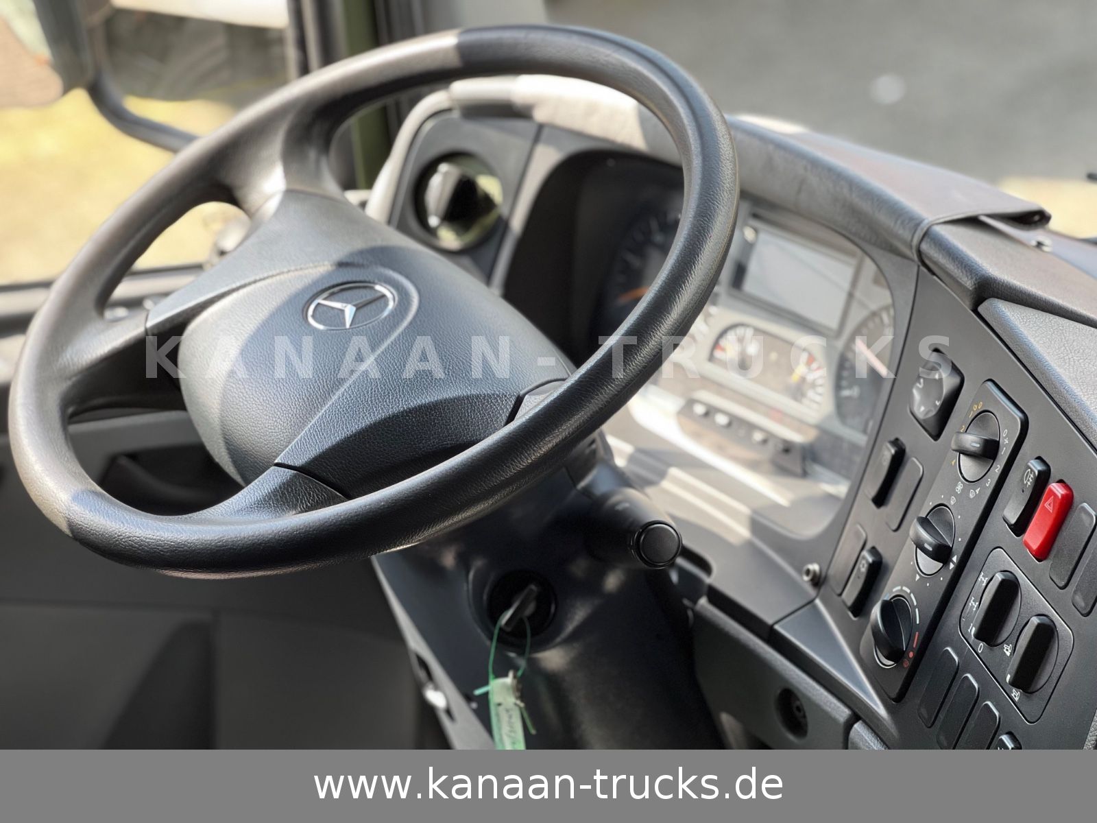 Fahrzeugabbildung Mercedes-Benz 1018 Atego 4x4 Allrad Miltär Camper Expedition