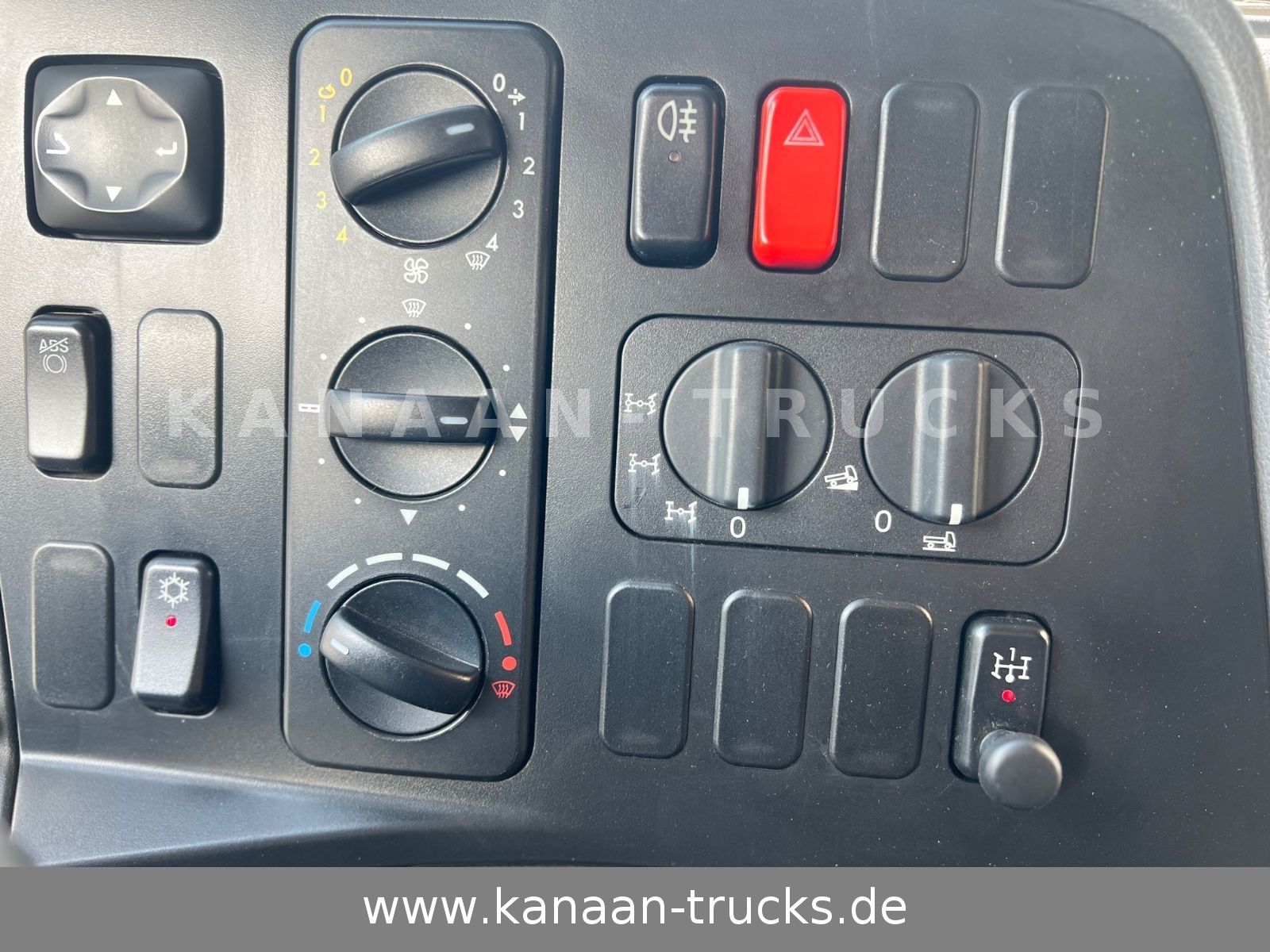 Fahrzeugabbildung Mercedes-Benz 1018 Atego 4x4 Allrad Miltär Camper Expedition