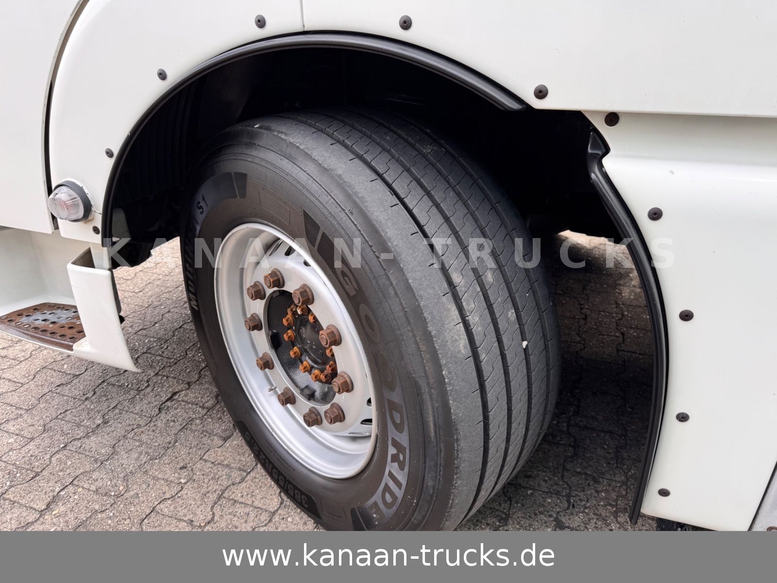 Fahrzeugabbildung MAN 26.480 TGX 6x2 Palfinger 23002 Fly-Jib  ca 21 m