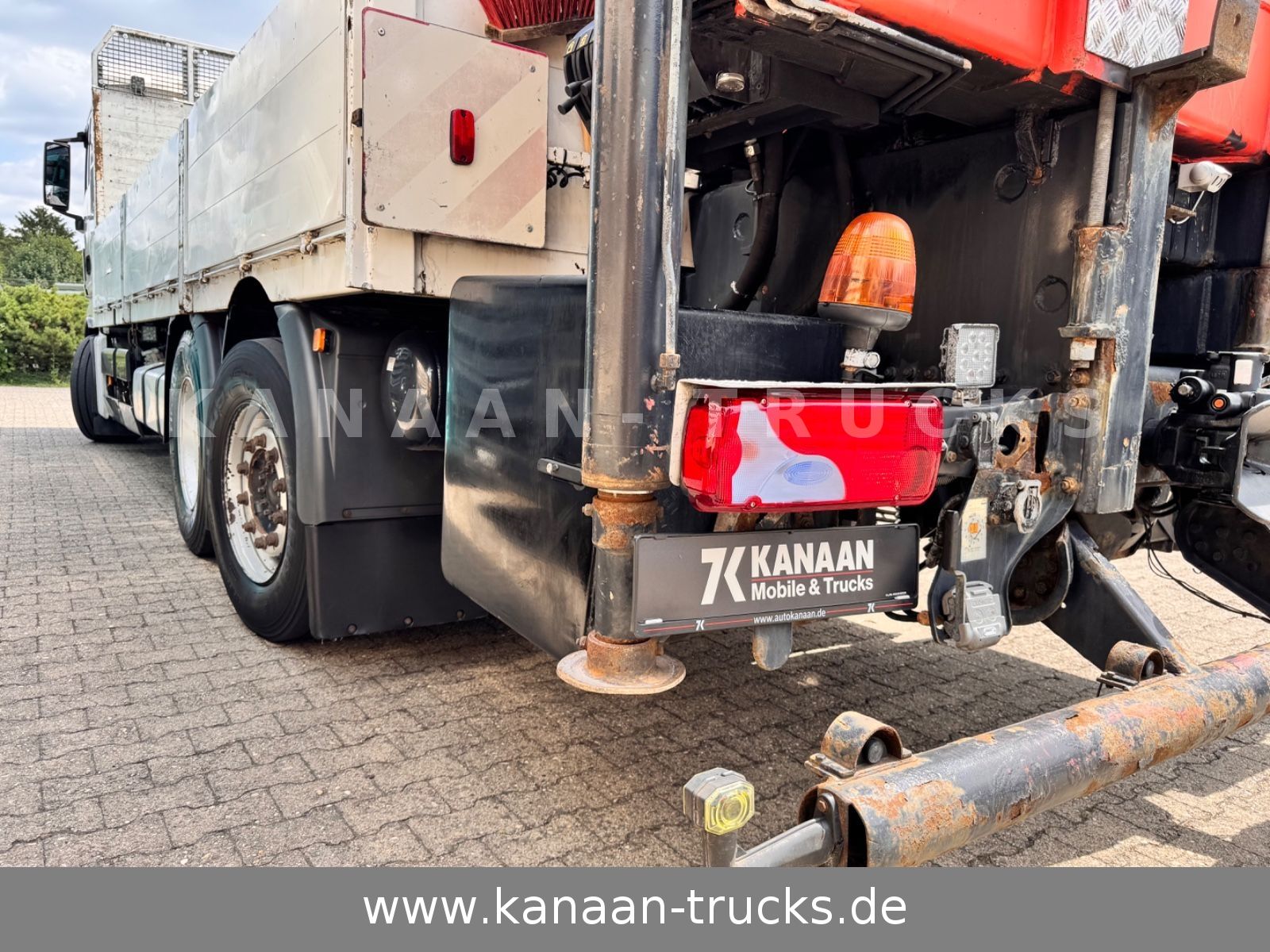 Fahrzeugabbildung MAN 26.480 TGX 6x2 Palfinger 23002 Fly-Jib  ca 21 m