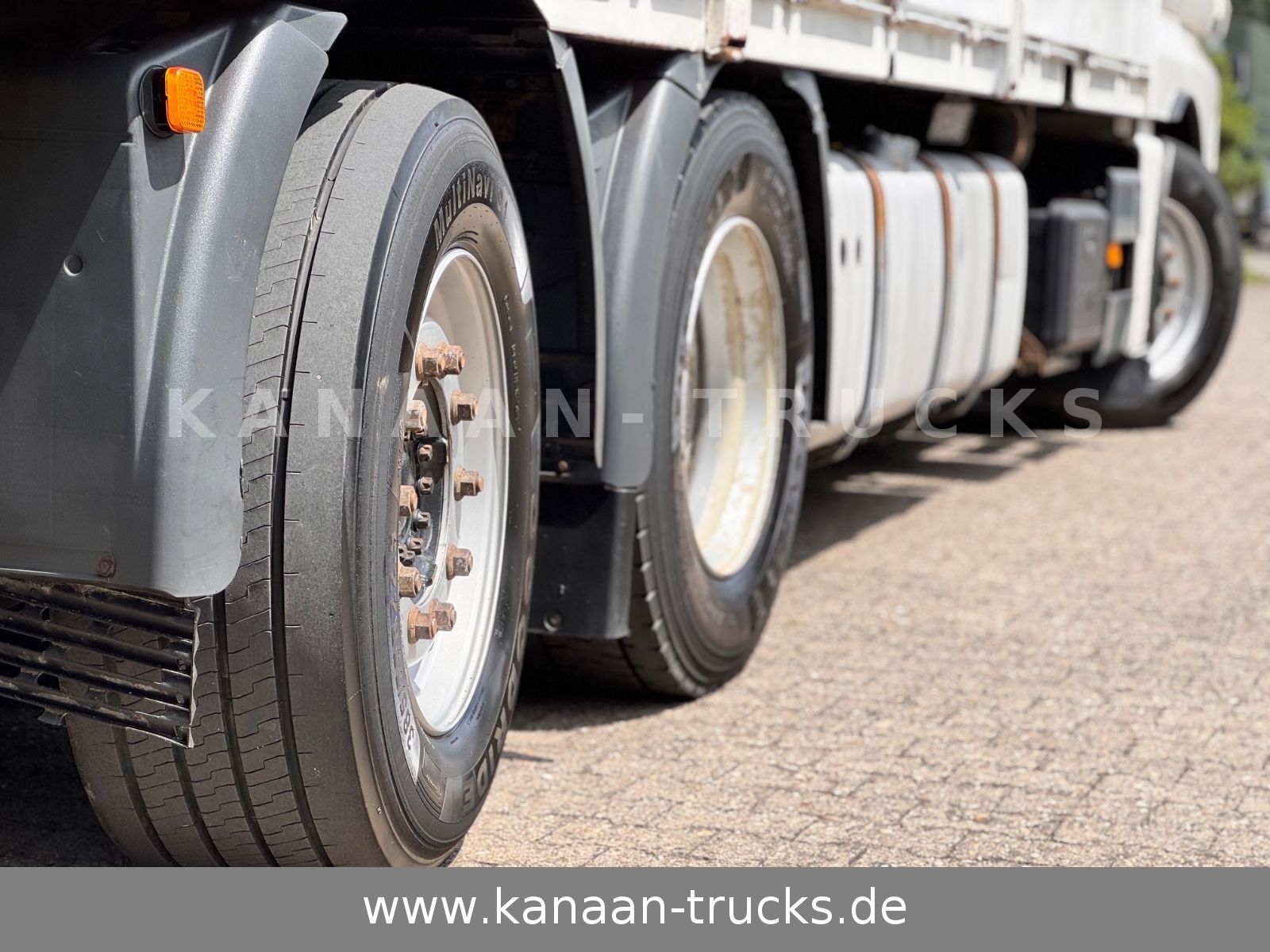 Fahrzeugabbildung MAN 26.480 TGX 6x2 Palfinger 23002 Fly-Jib  ca 21 m