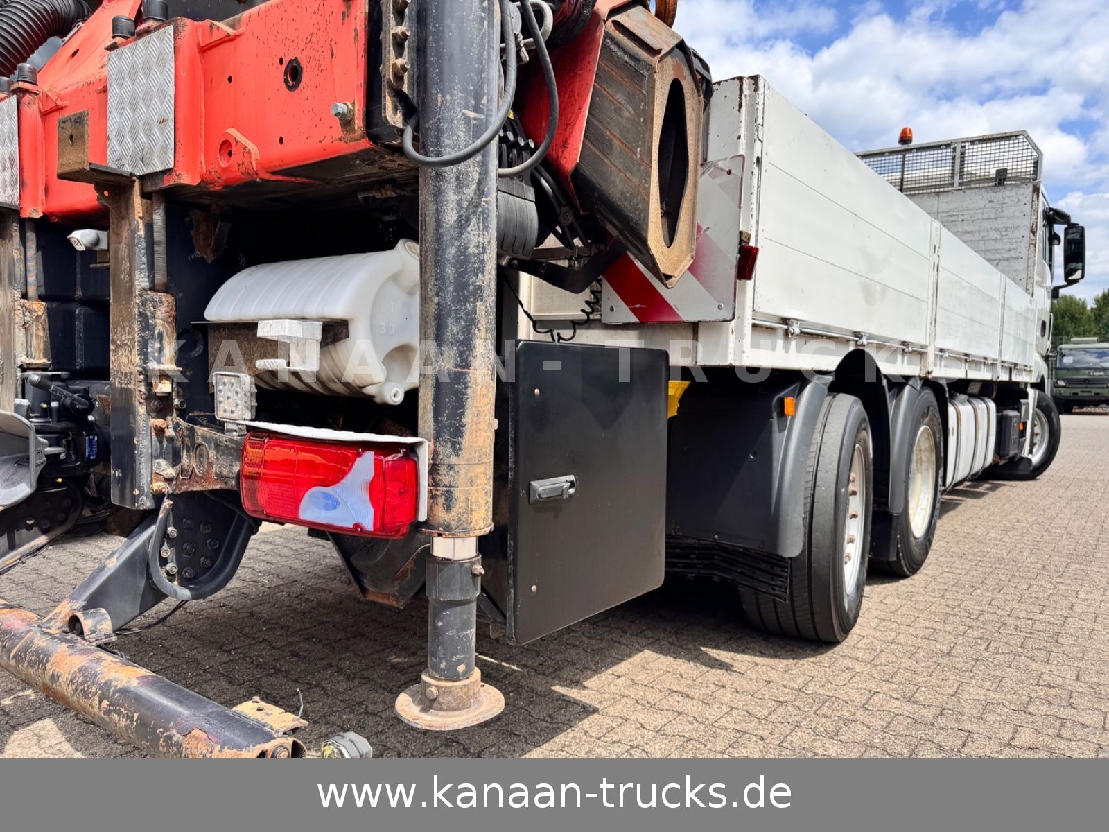 Fahrzeugabbildung MAN 26.480 TGX 6x2 Palfinger 23002 Fly-Jib  ca 21 m