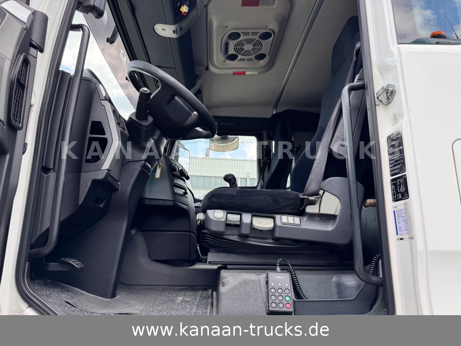 Fahrzeugabbildung MAN 26.480 TGX 6x2 Palfinger 23002 Fly-Jib  ca 21 m