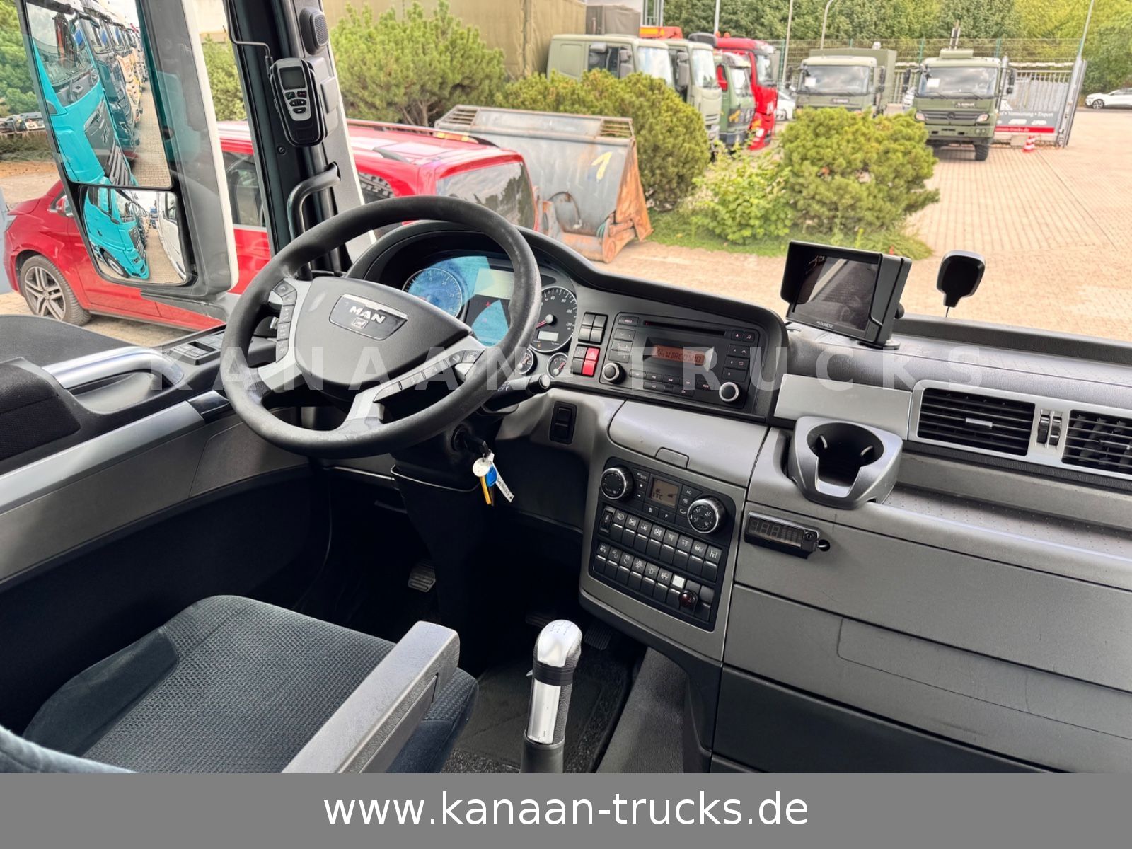 Fahrzeugabbildung MAN 26.480 TGX 6x2 Palfinger 23002 Fly-Jib  ca 21 m