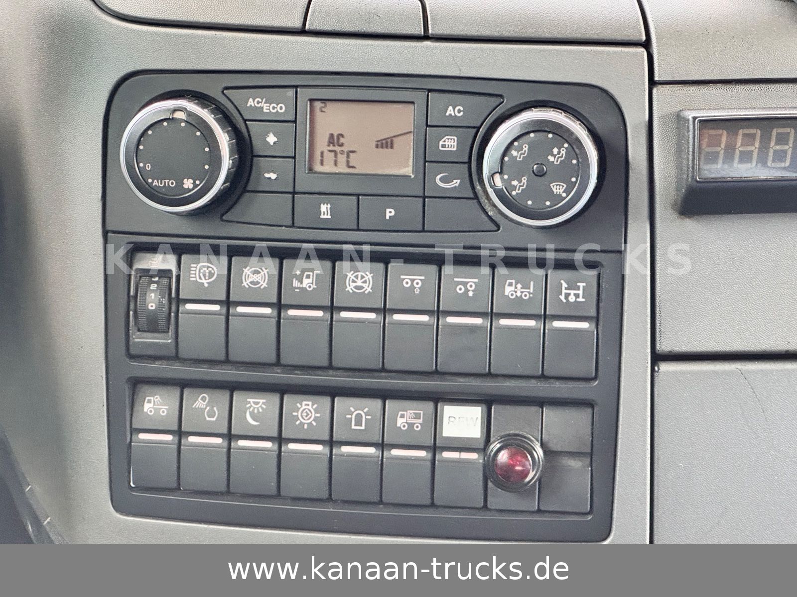 Fahrzeugabbildung MAN 26.480 TGX 6x2 Palfinger 23002 Fly-Jib  ca 21 m