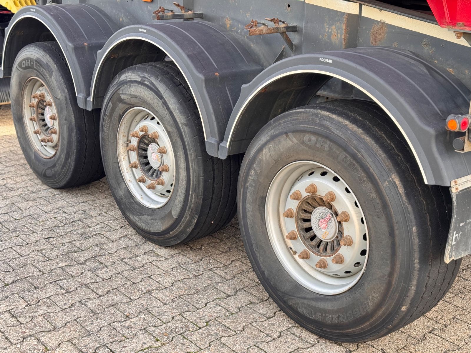 Fahrzeugabbildung Carnehl CHKS /HH  24m³    HARDOX Stahlmulde Liftachse