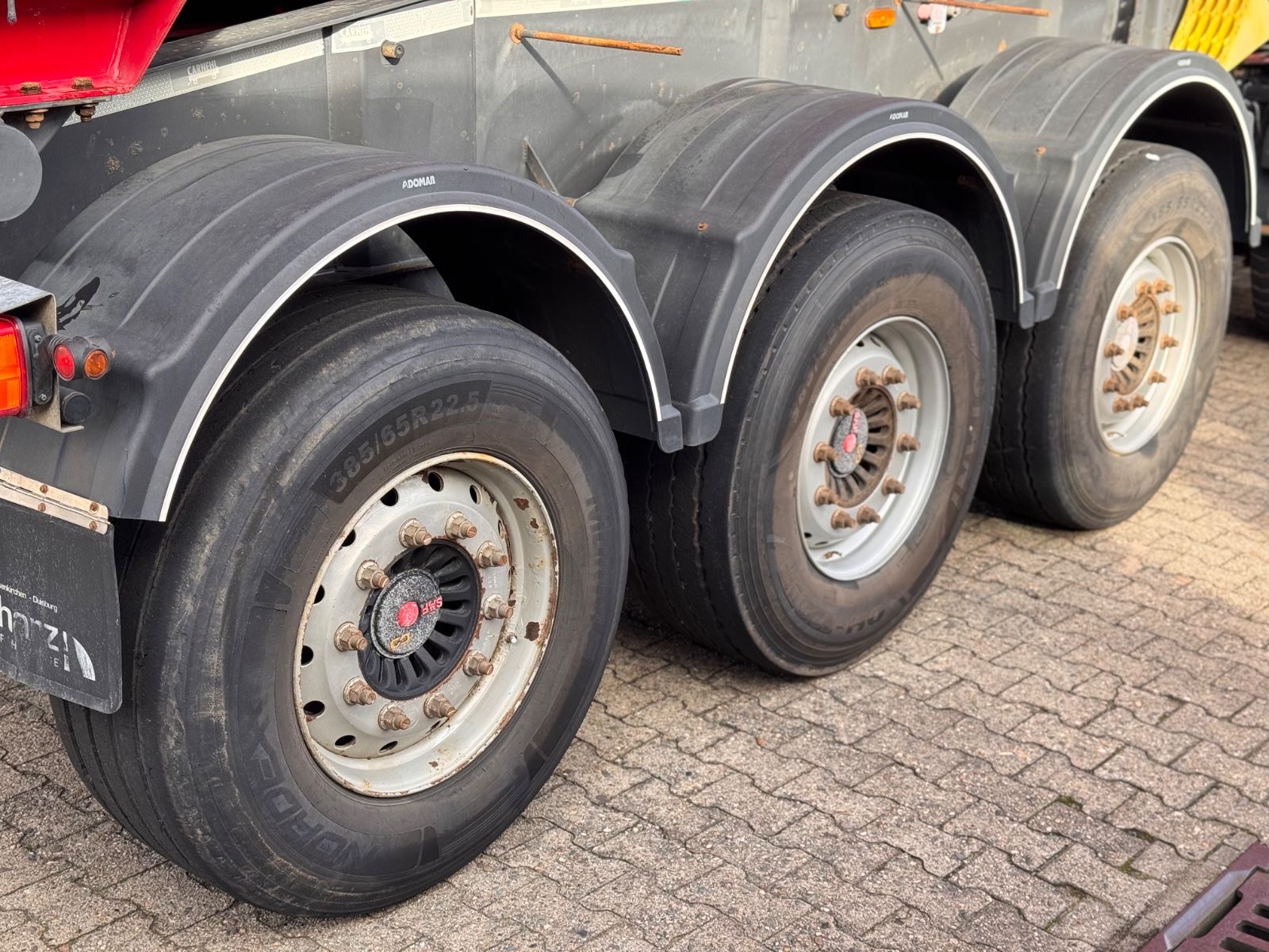 Fahrzeugabbildung Carnehl CHKS /HH  24m³    HARDOX Stahlmulde Liftachse