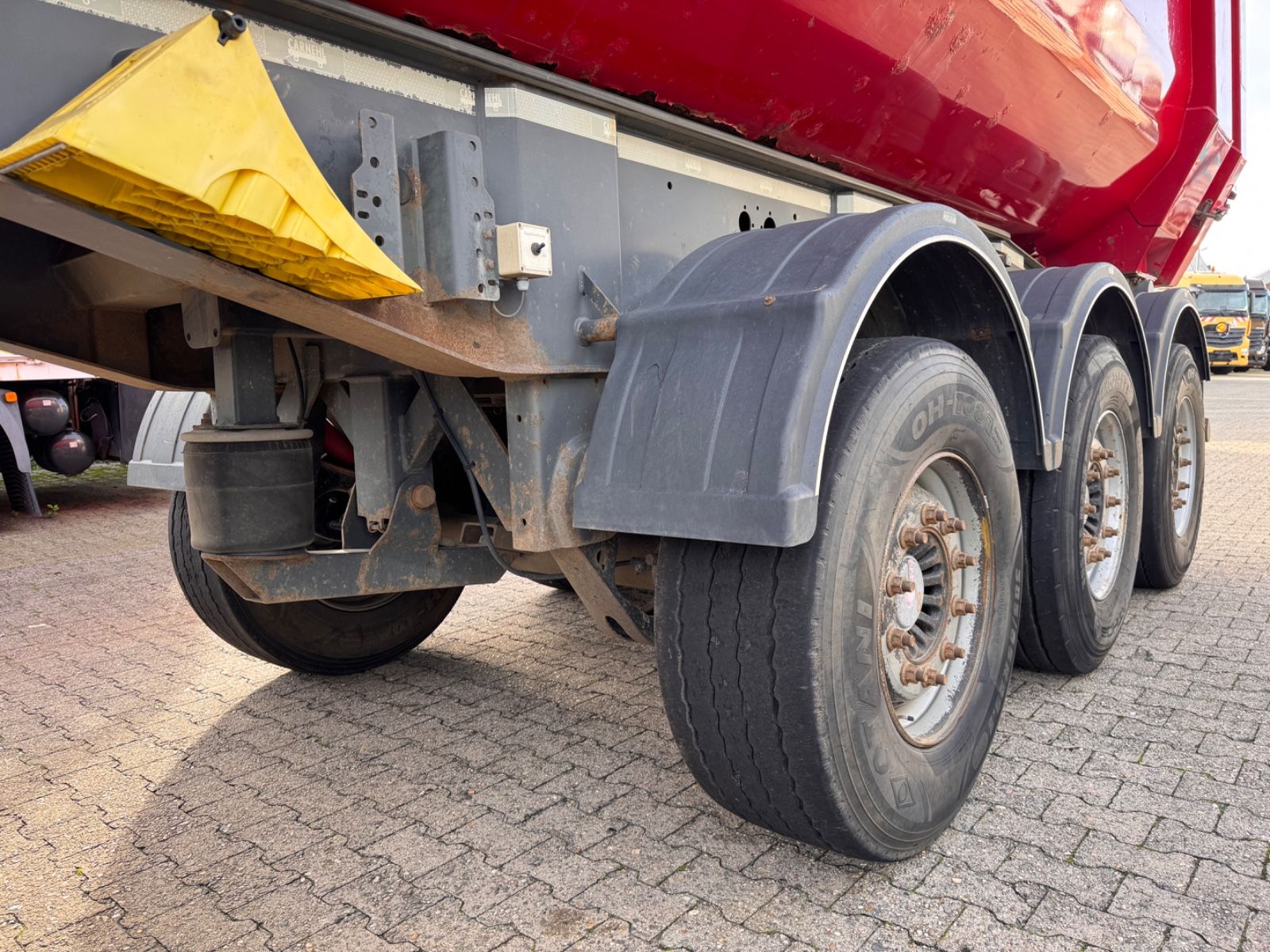 Fahrzeugabbildung Carnehl CHKS /HH  24m³    HARDOX Stahlmulde Liftachse
