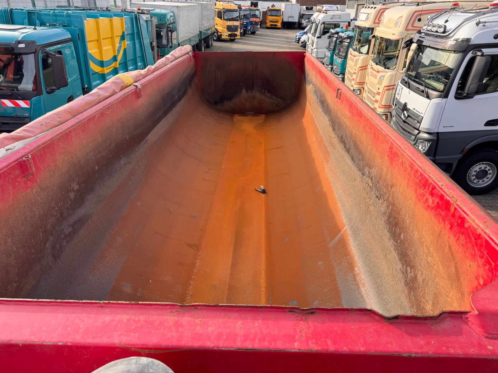 Fahrzeugabbildung Carnehl CHKS /HH  24m³    HARDOX Stahlmulde Liftachse