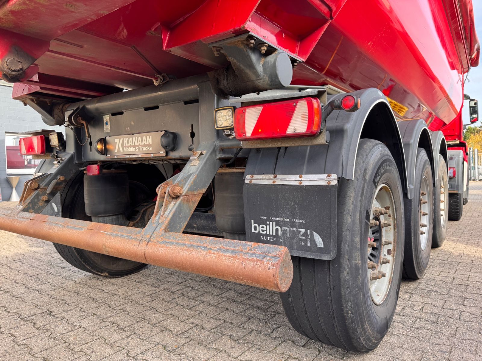 Fahrzeugabbildung Carnehl CHKS /HH  24m³    HARDOX Stahlmulde Liftachse