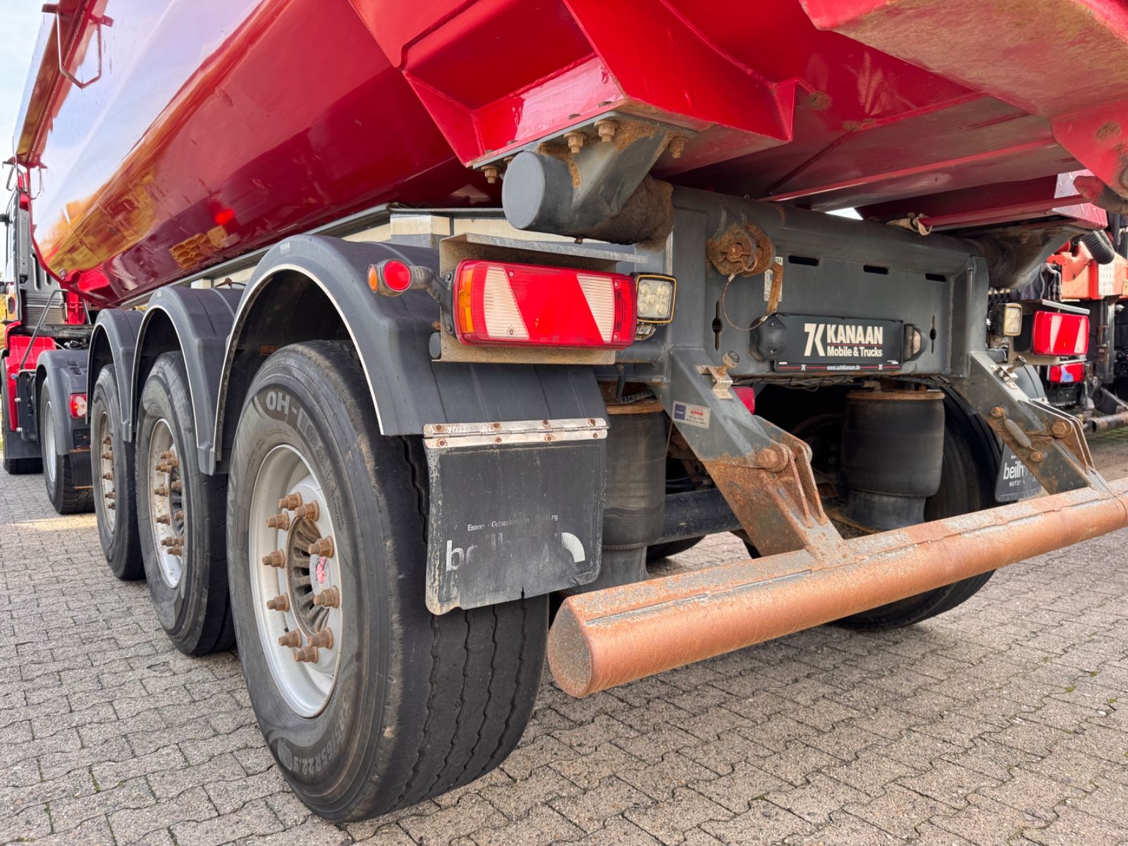 Fahrzeugabbildung Carnehl CHKS /HH  24m³    HARDOX Stahlmulde Liftachse