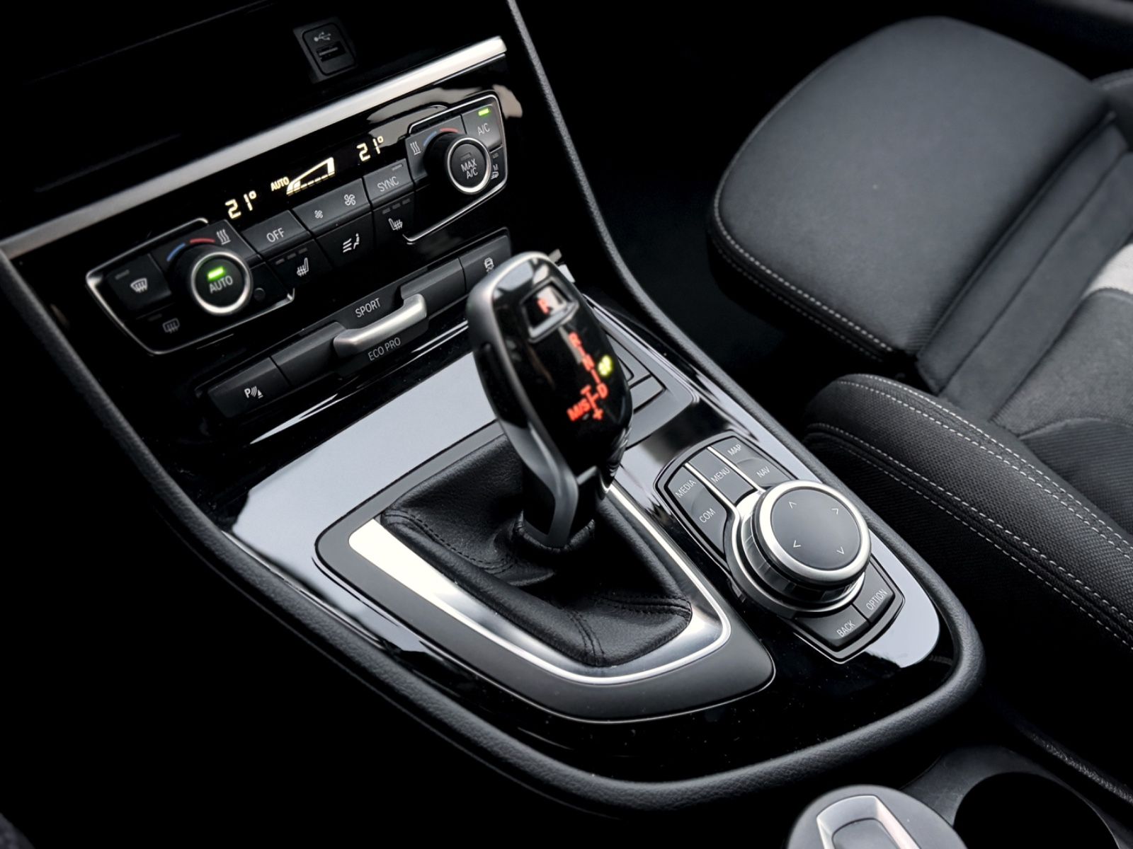 Fahrzeugabbildung BMW 218d Gran Tourer Advantage *LED|CAM|NAVI*