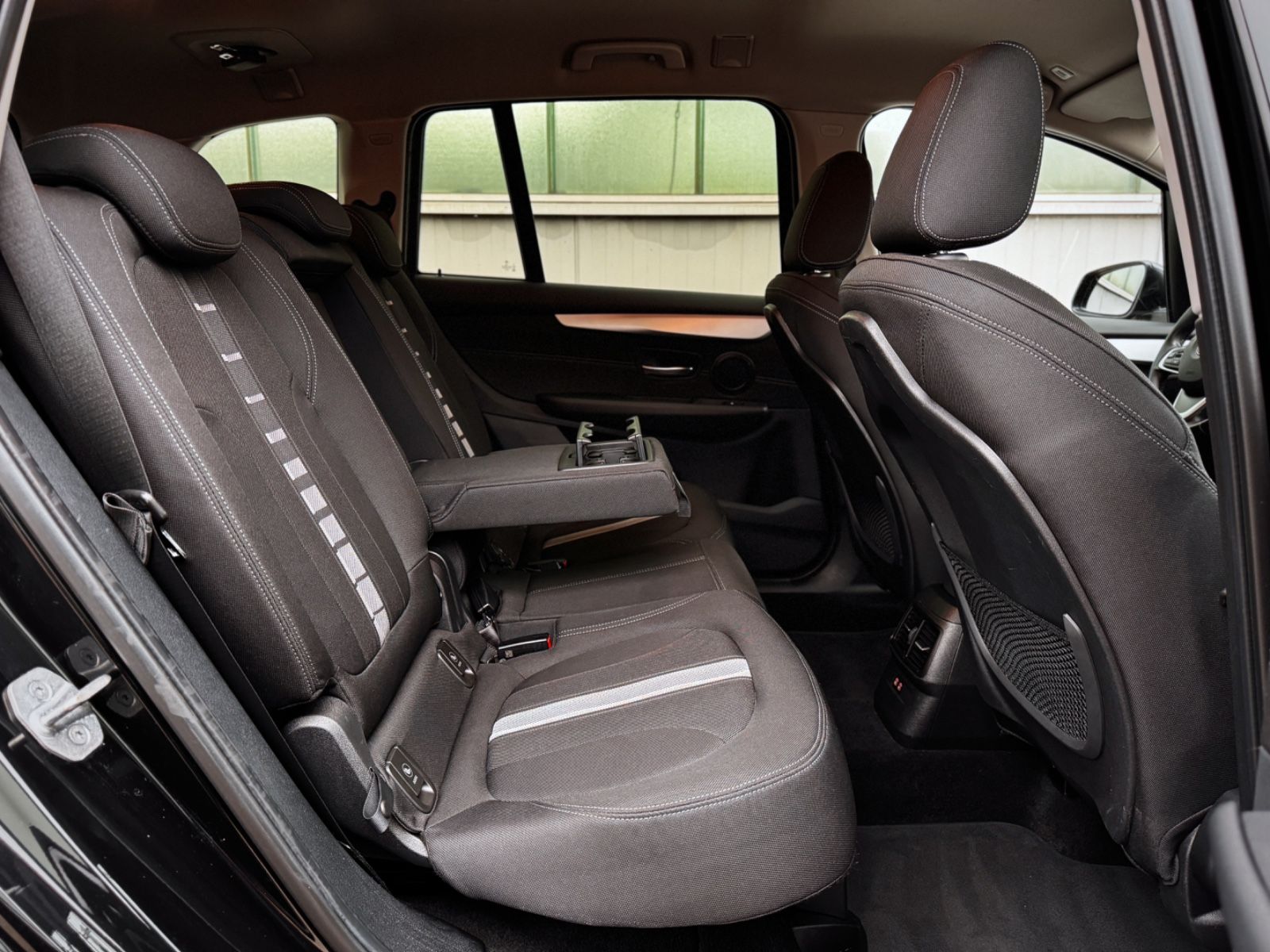 Fahrzeugabbildung BMW 218d Gran Tourer Advantage *LED|CAM|NAVI*