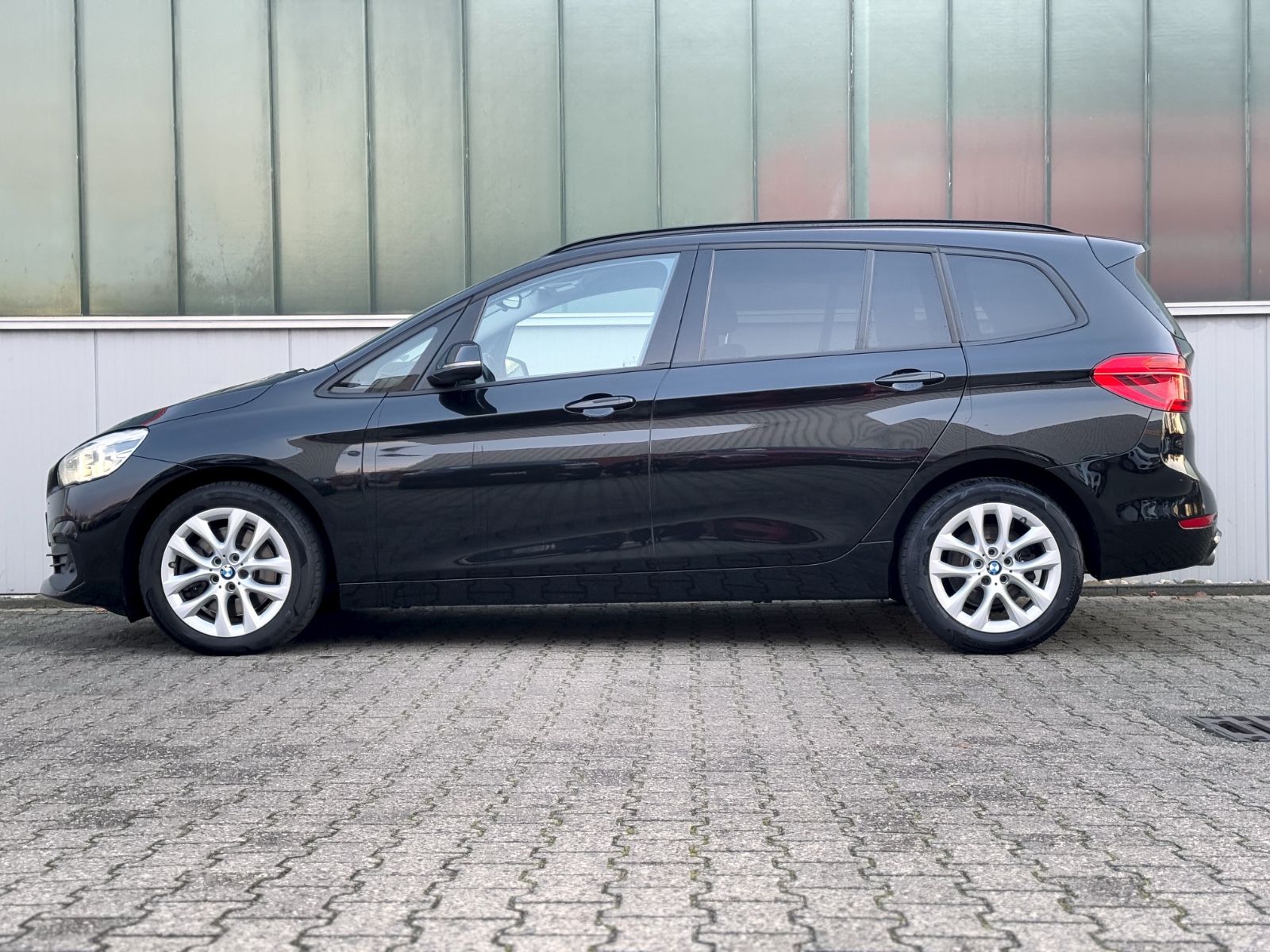 Fahrzeugabbildung BMW 218d Gran Tourer Advantage *LED|CAM|NAVI*