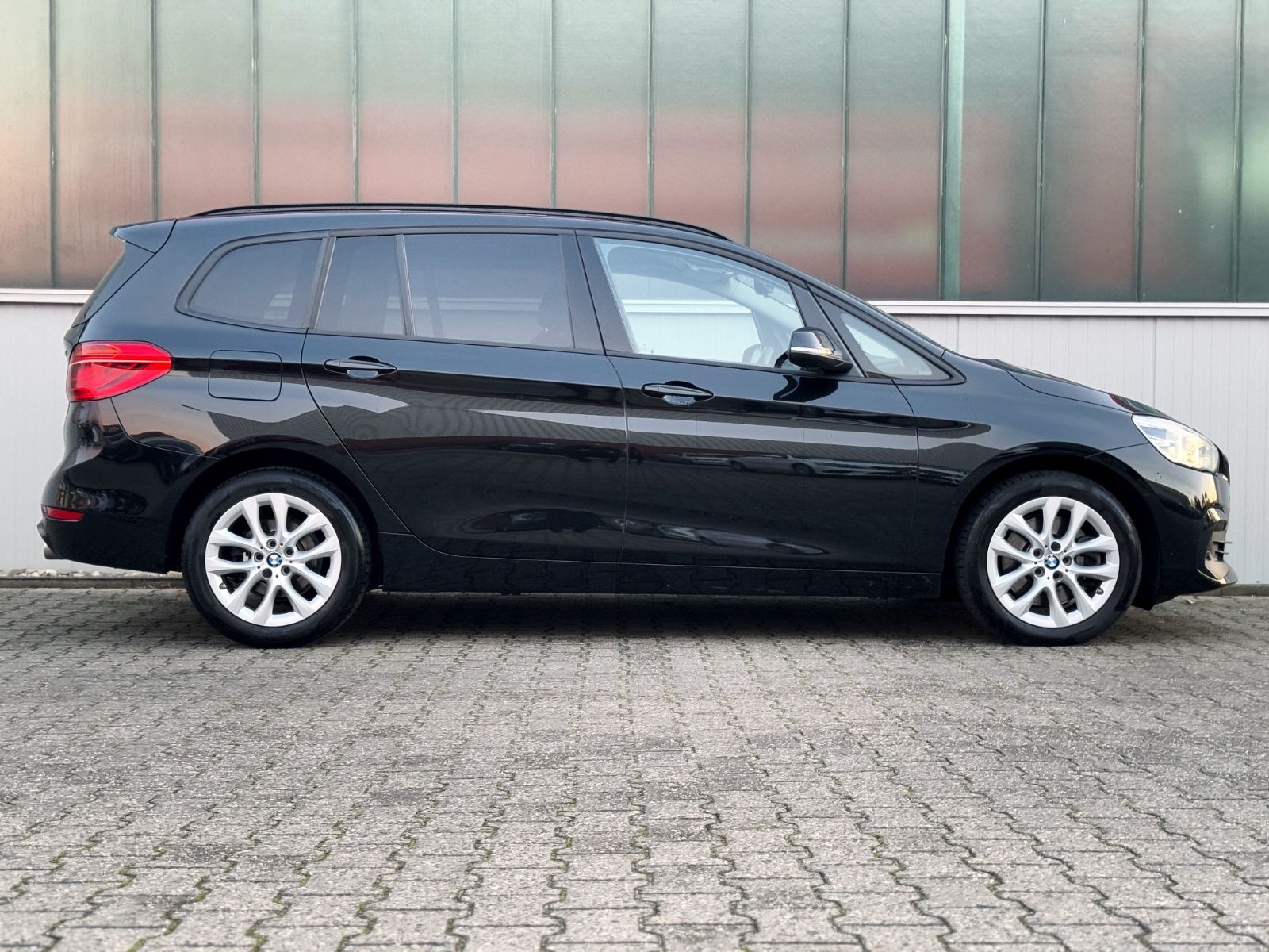 Fahrzeugabbildung BMW 218d Gran Tourer Advantage *LED|CAM|NAVI*