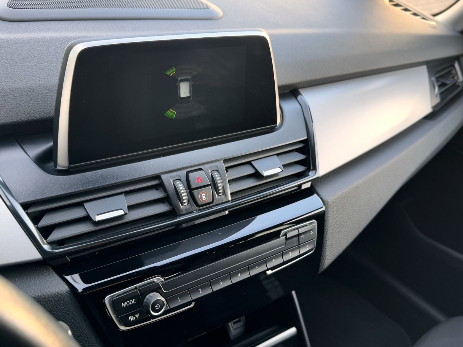 Fahrzeugabbildung BMW 220iA Gran Tourer Advantage*ASSIST|LED|NAVI|PDC*