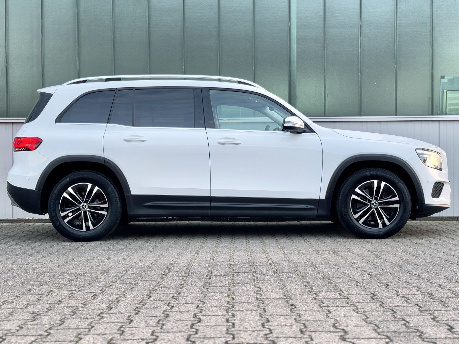 Fahrzeugabbildung Mercedes-Benz GLB 180d Style *CAM|LED|AHK|NAVI*