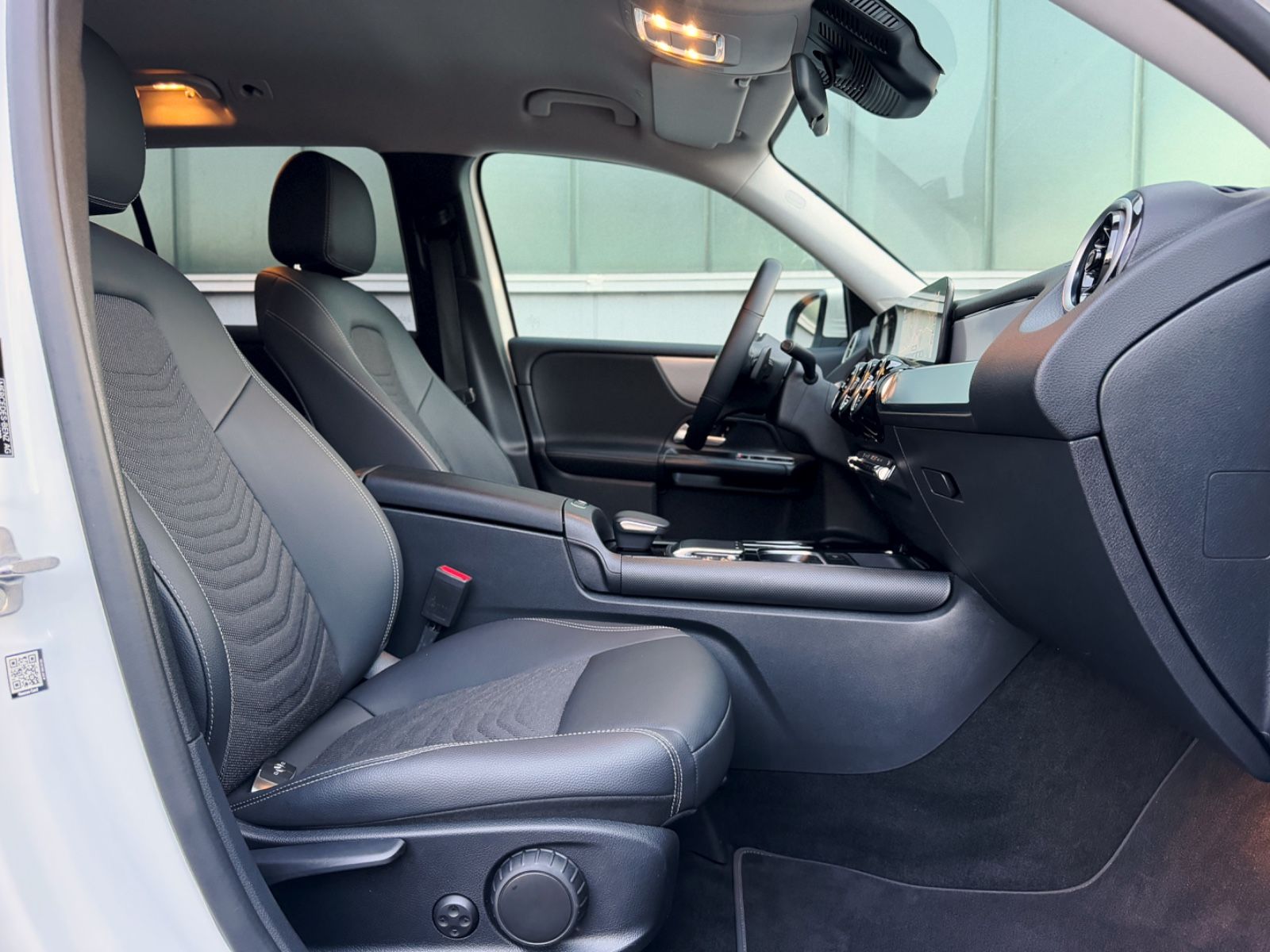 Fahrzeugabbildung Mercedes-Benz GLB 180d Style *CAM|LED|AHK|NAVI*