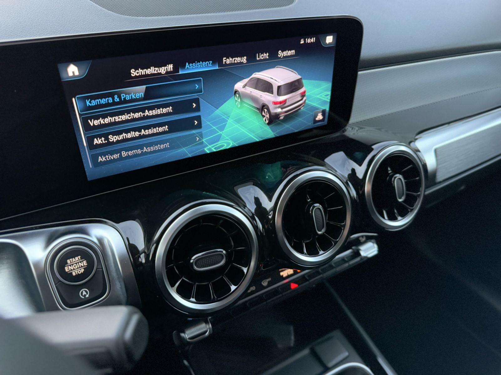 Fahrzeugabbildung Mercedes-Benz GLB 180d Style *CAM|LED|AHK|NAVI*