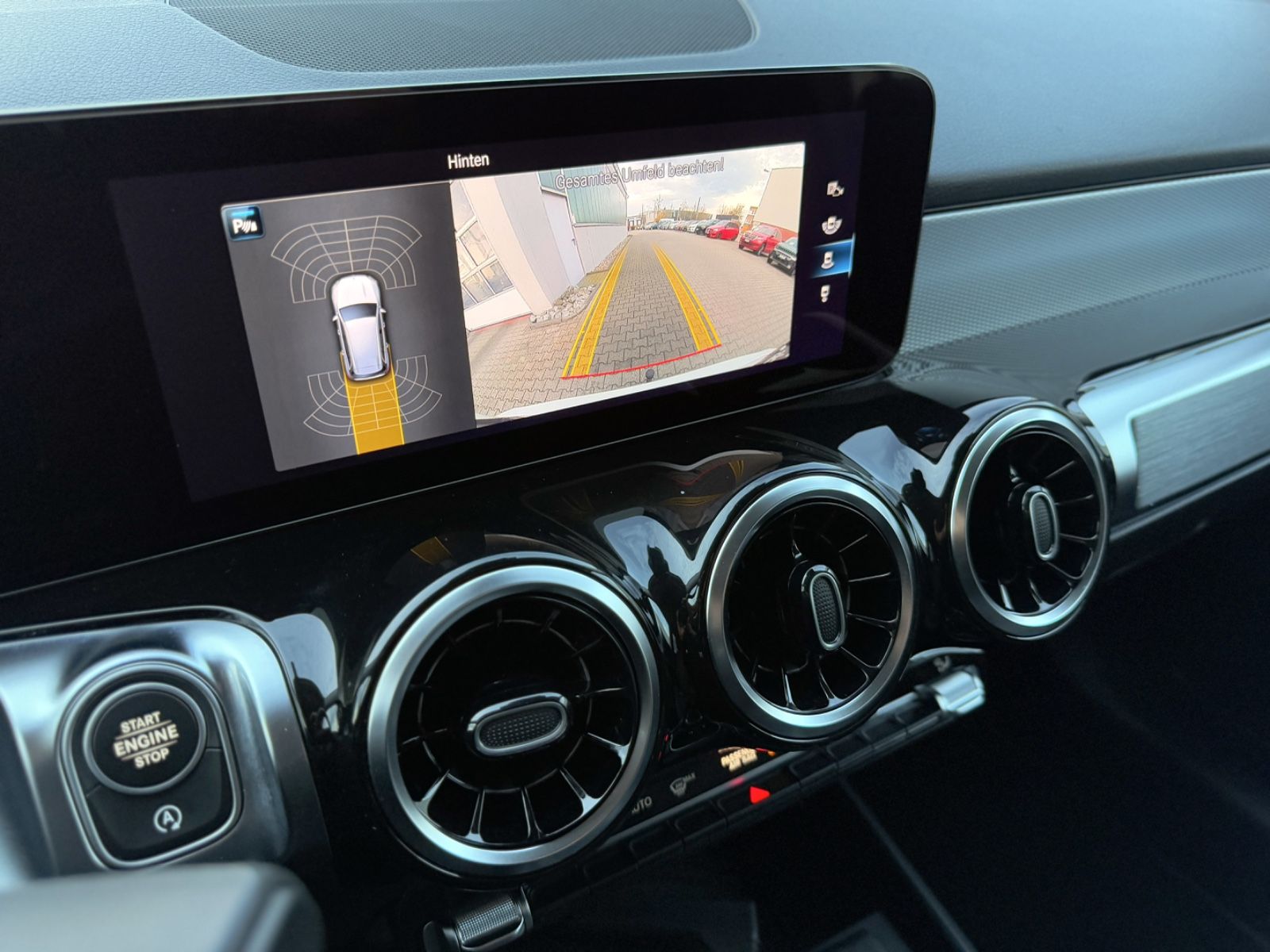 Fahrzeugabbildung Mercedes-Benz GLB 180d Style *CAM|LED|AHK|NAVI*